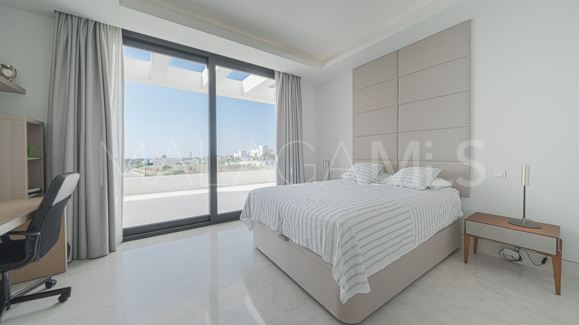 5 bedrooms villa for sale in Golden Mile