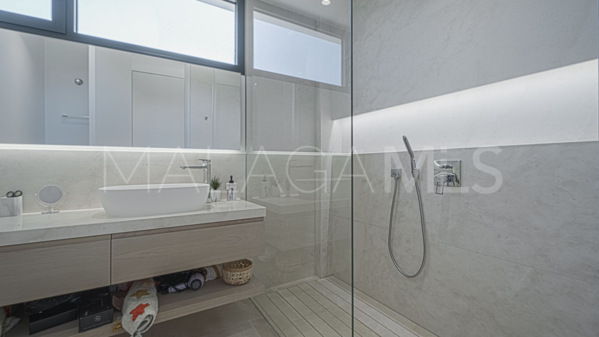 5 bedrooms villa for sale in Golden Mile