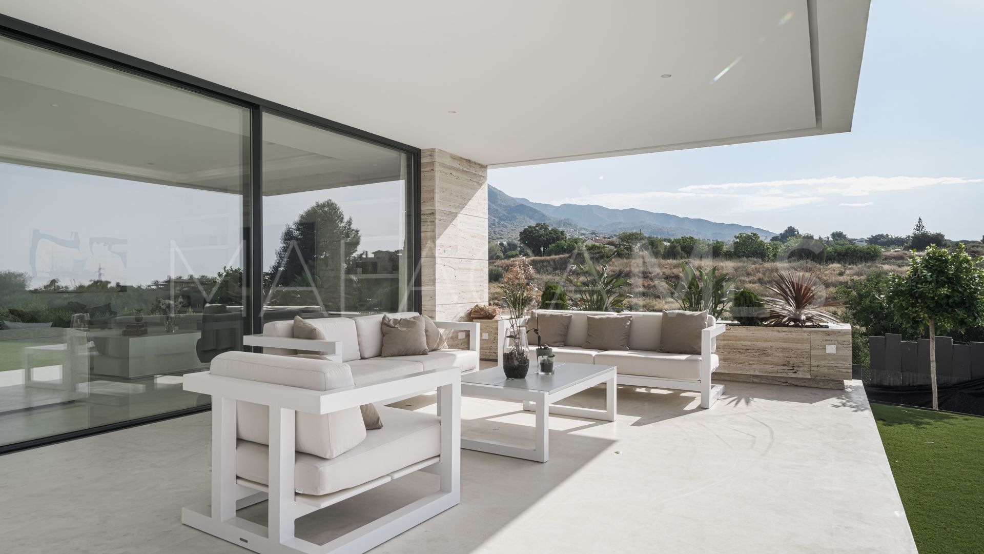 5 bedrooms villa for sale in Golden Mile