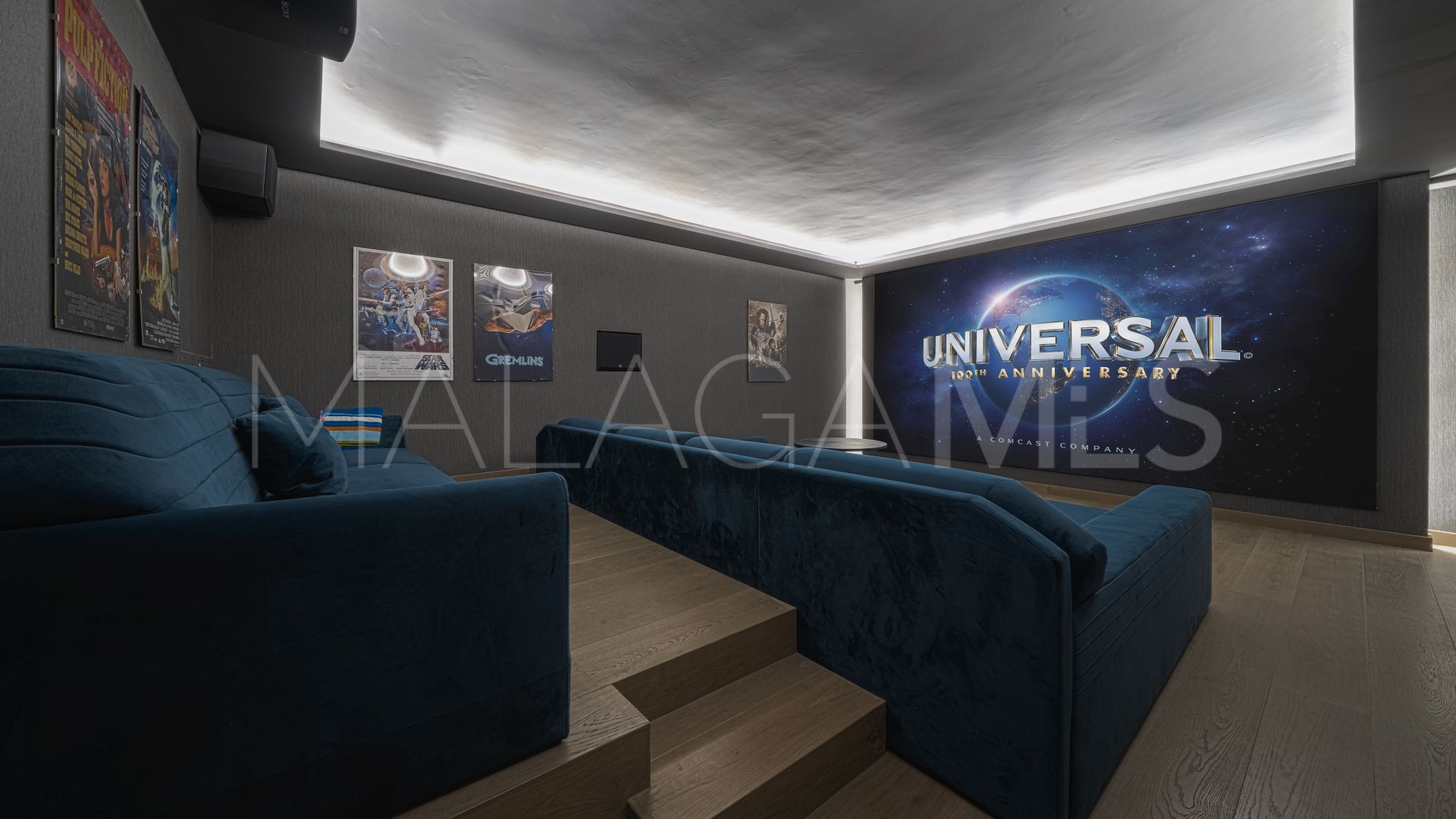 5 bedrooms villa for sale in Golden Mile