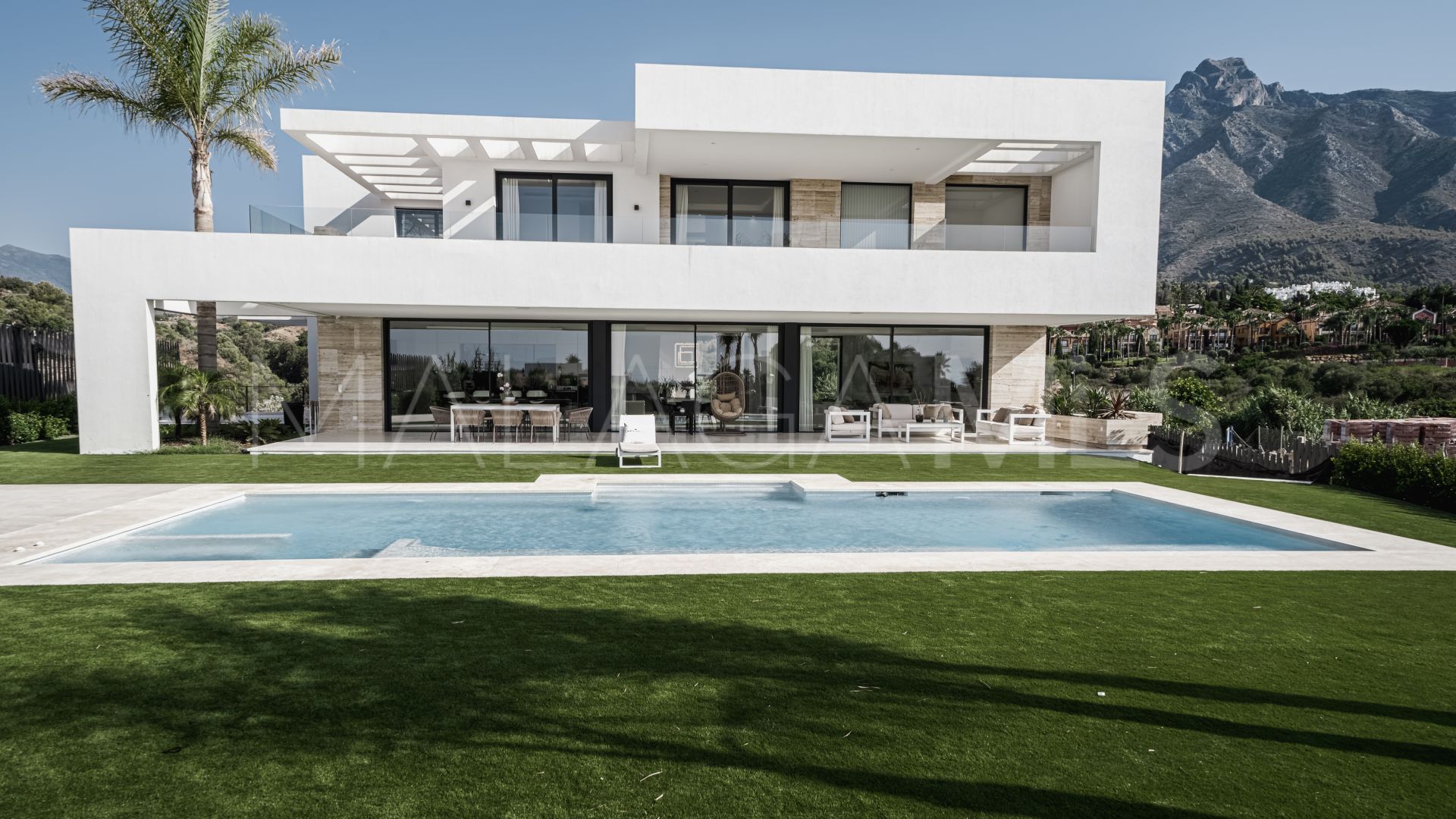 5 bedrooms villa for sale in Golden Mile