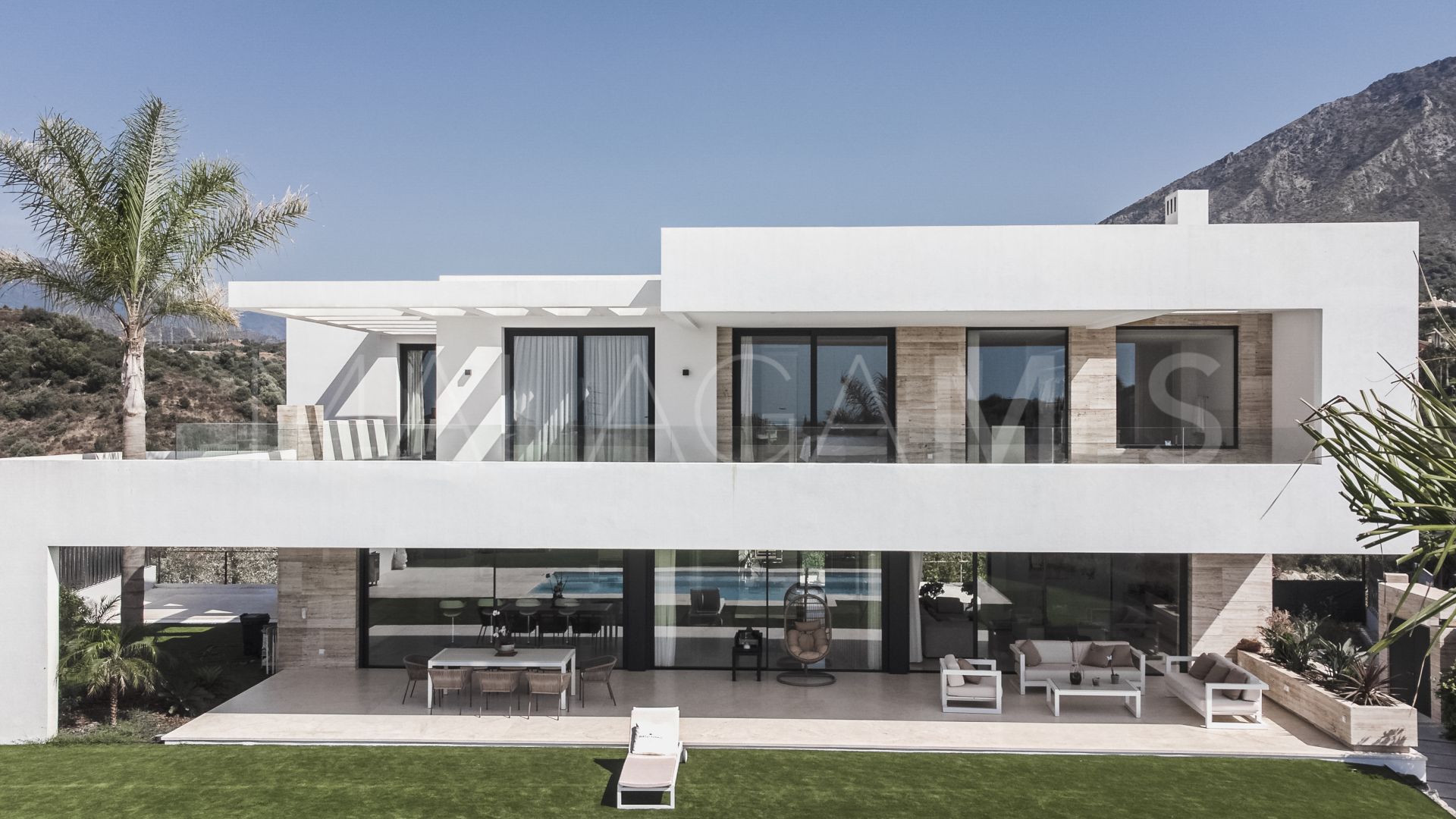 5 bedrooms villa for sale in Golden Mile