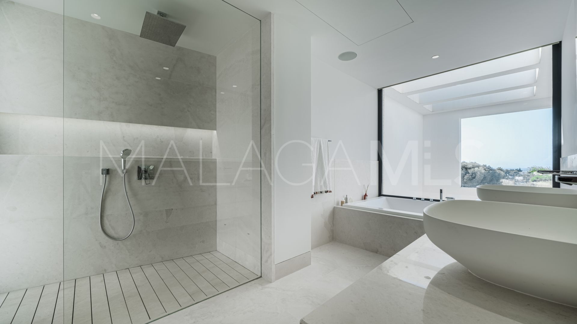 5 bedrooms villa for sale in Golden Mile
