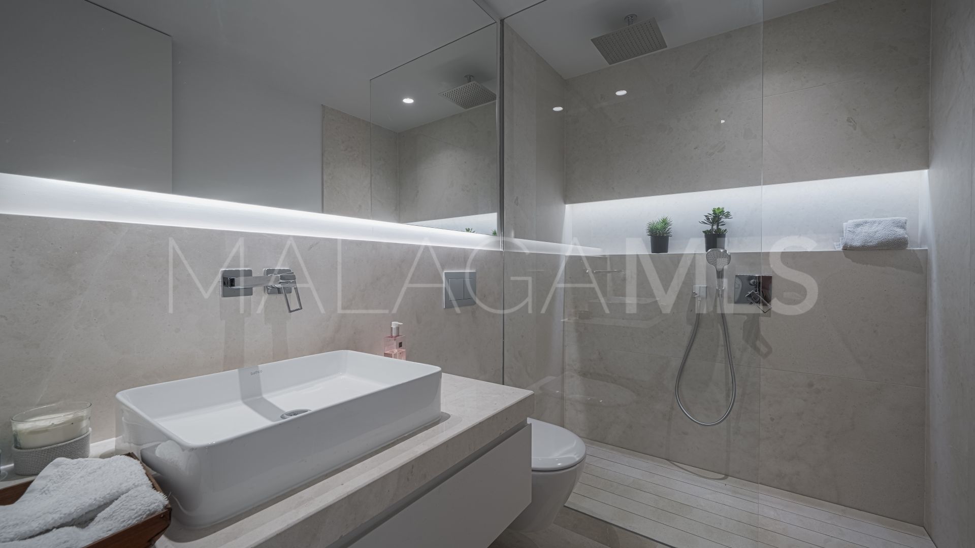 5 bedrooms villa for sale in Golden Mile