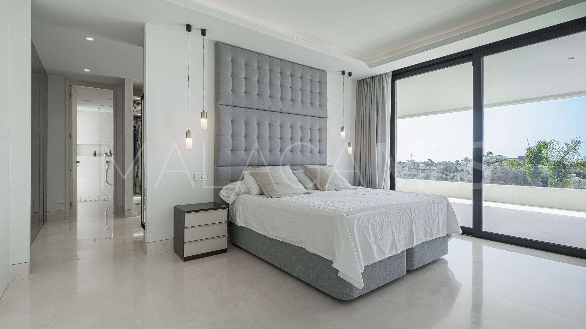 5 bedrooms villa for sale in Golden Mile