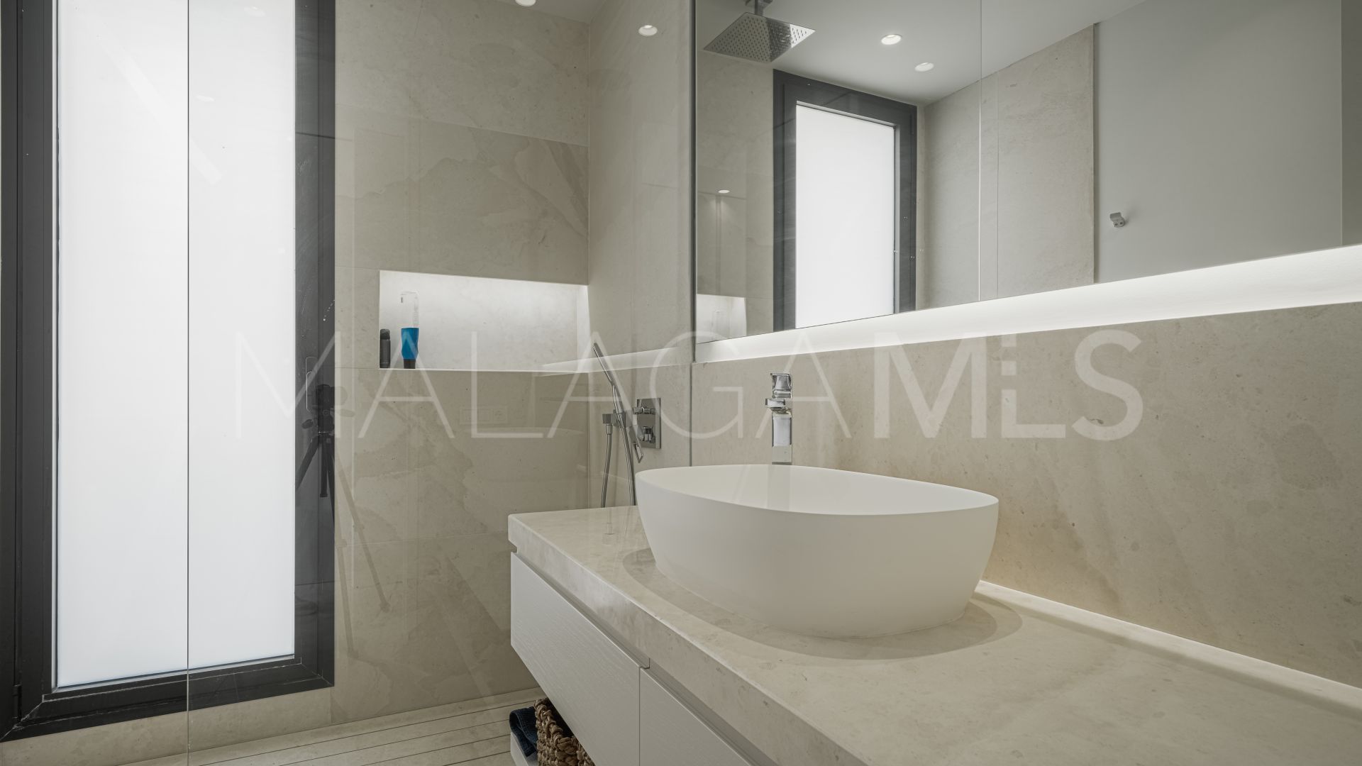 5 bedrooms villa for sale in Golden Mile
