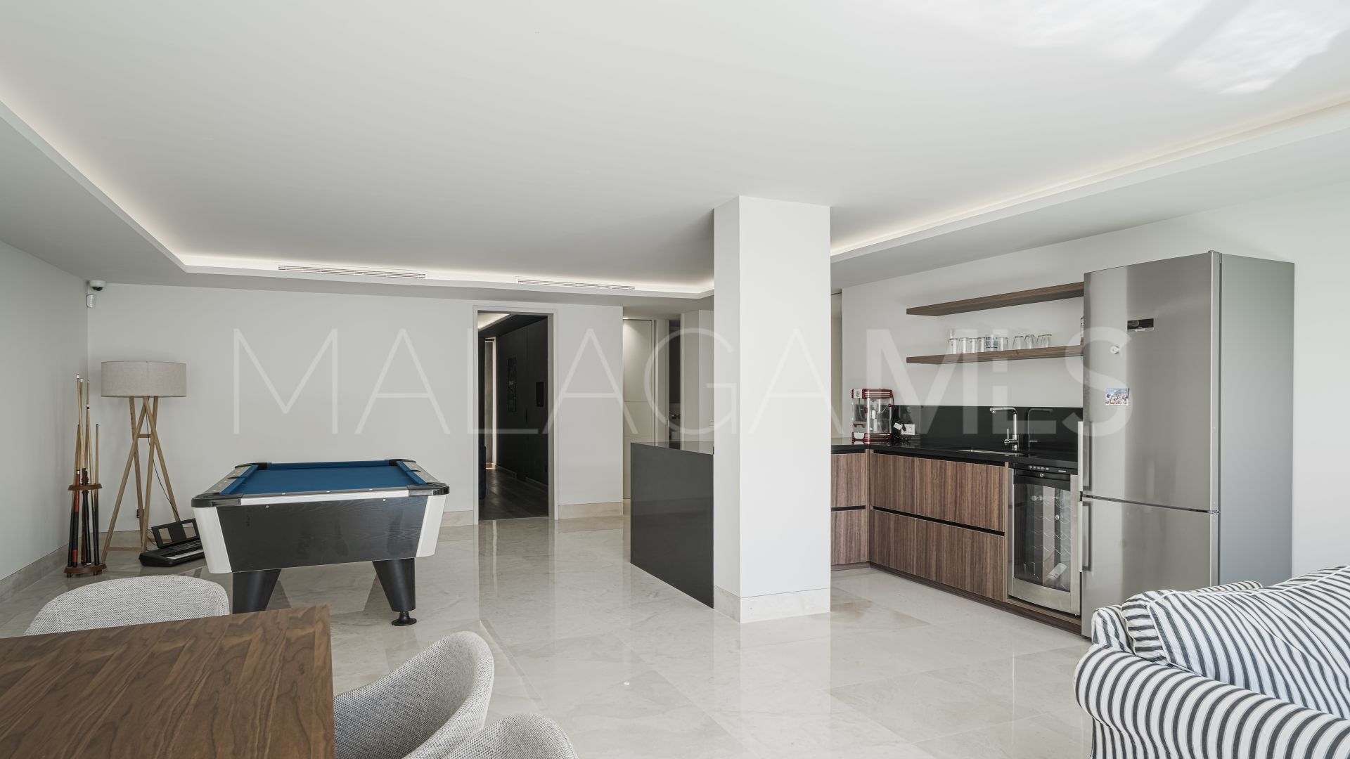 5 bedrooms villa for sale in Golden Mile