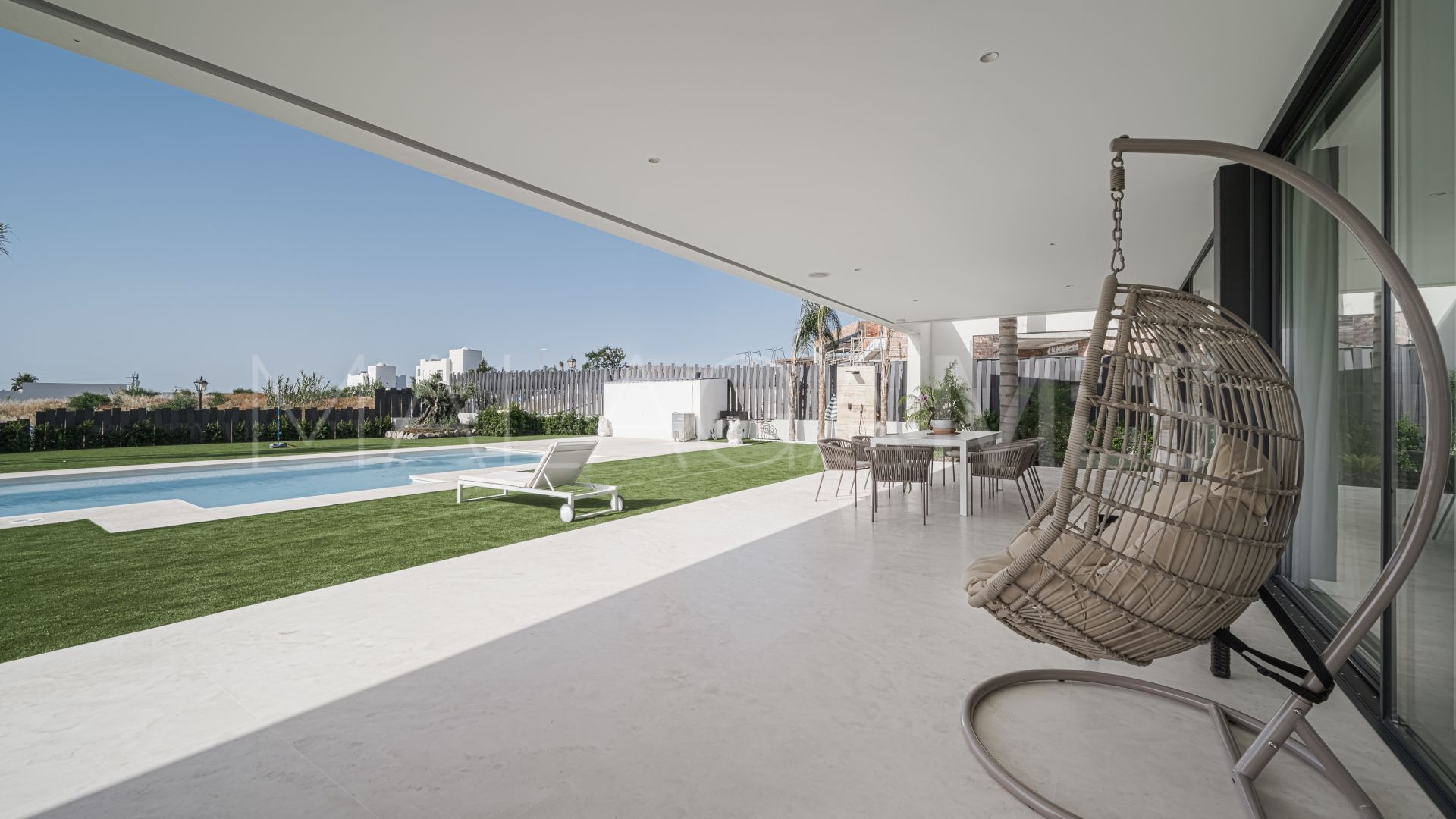 5 bedrooms villa for sale in Golden Mile