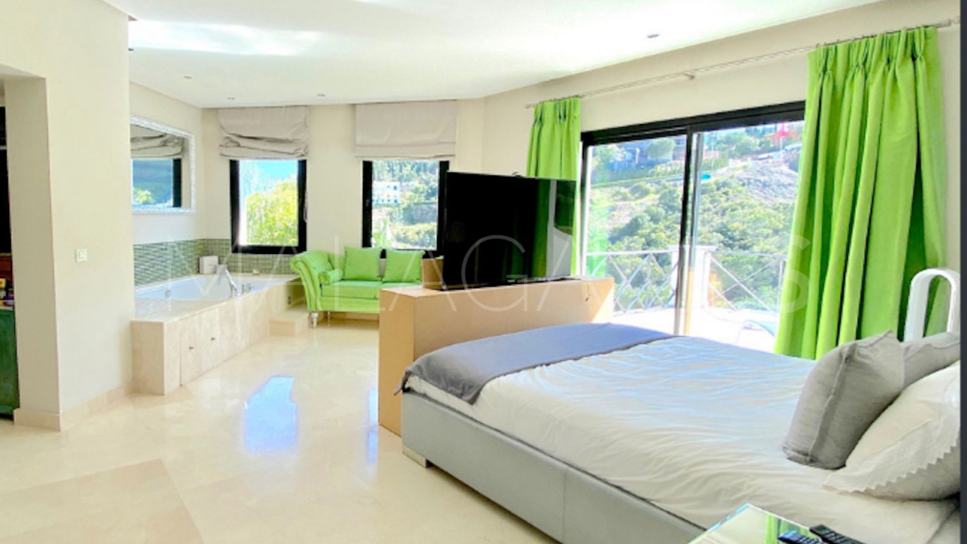 Buy El Madroñal 4 bedrooms villa