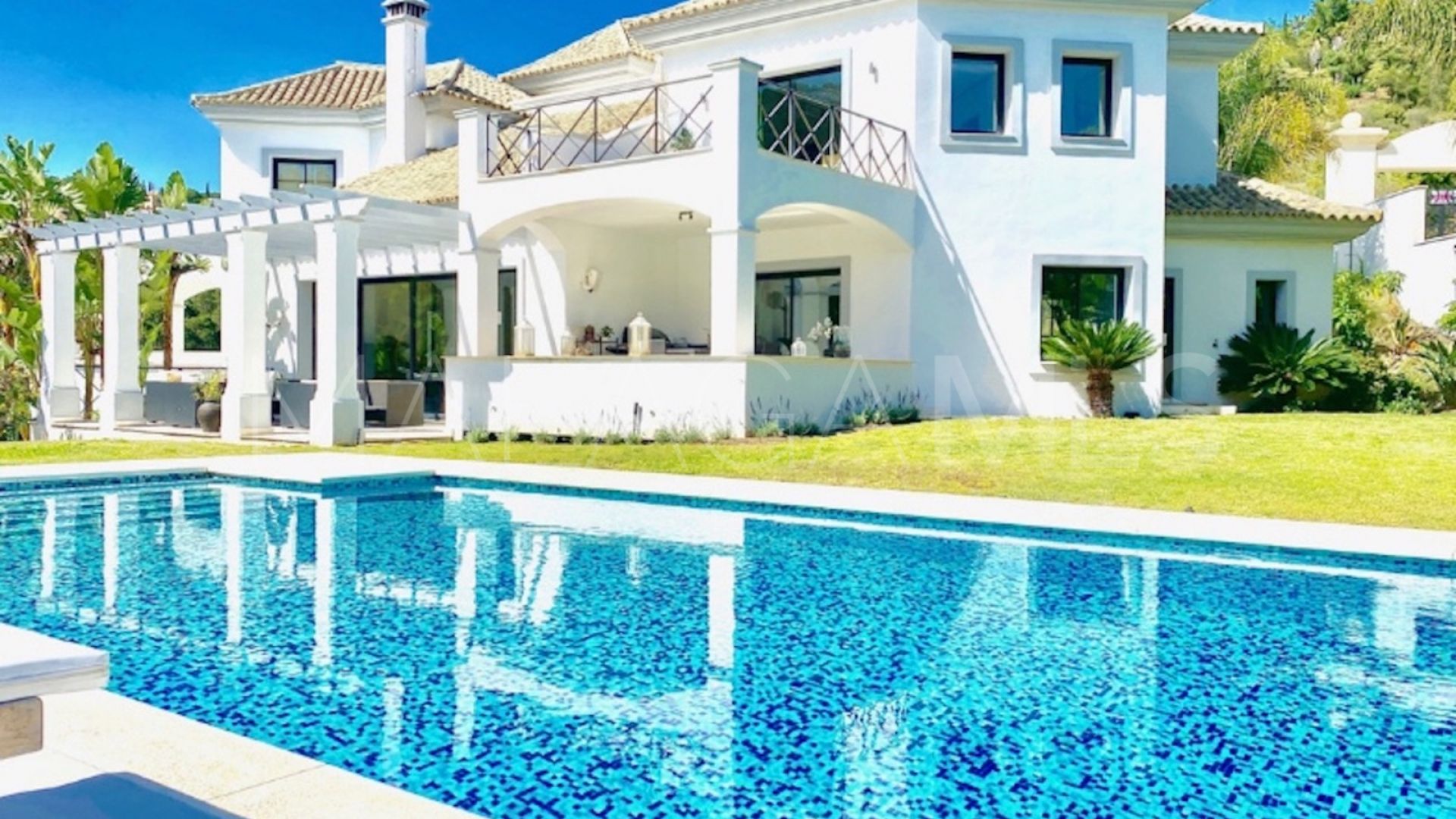 Buy El Madroñal 4 bedrooms villa