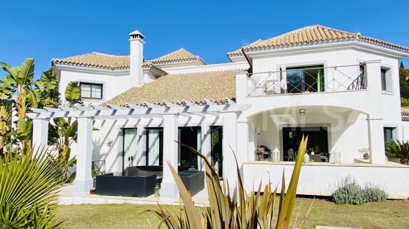 Buy El Madroñal 4 bedrooms villa