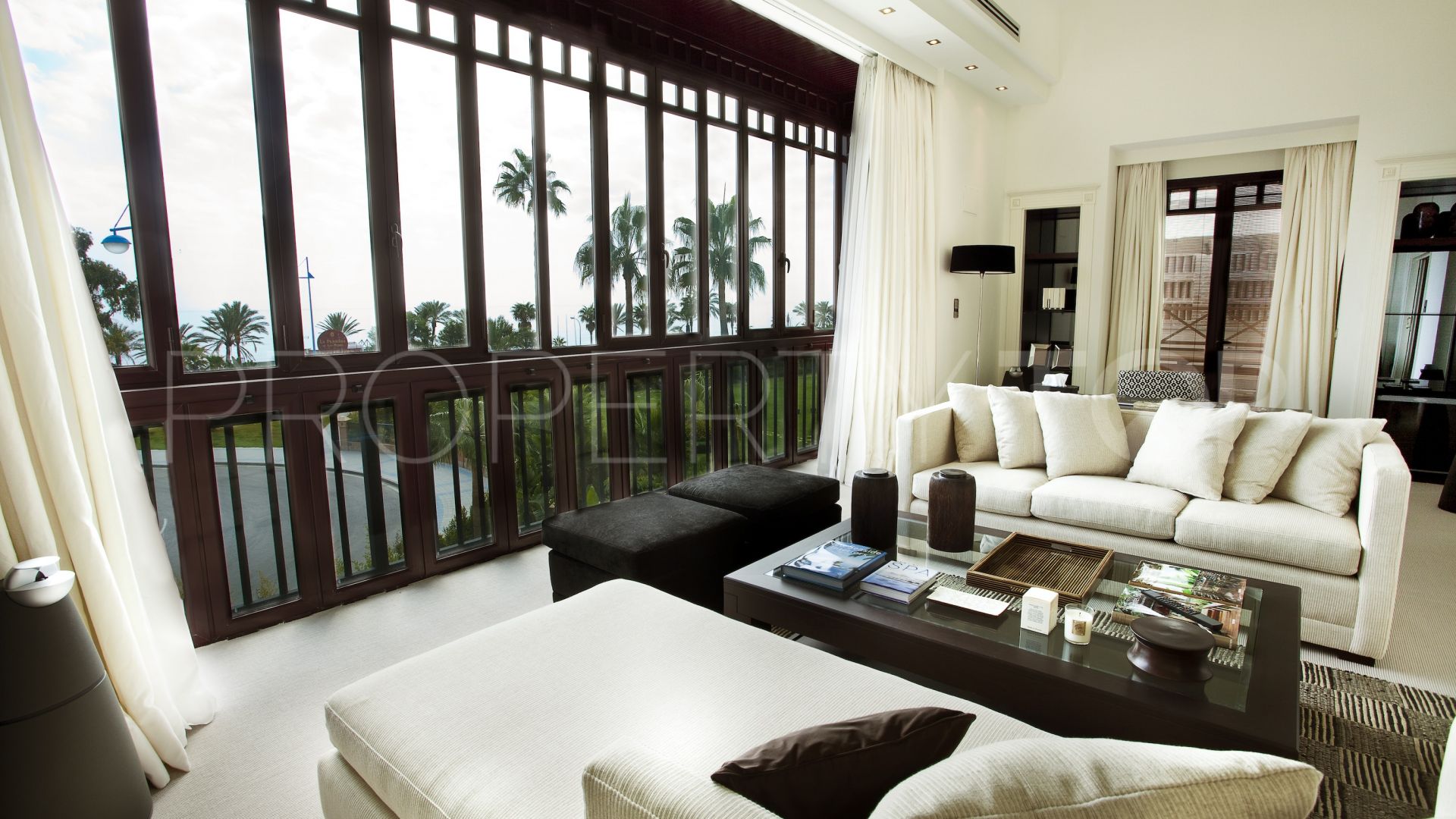 For sale triplex with 7 bedrooms in Casablanca Beach