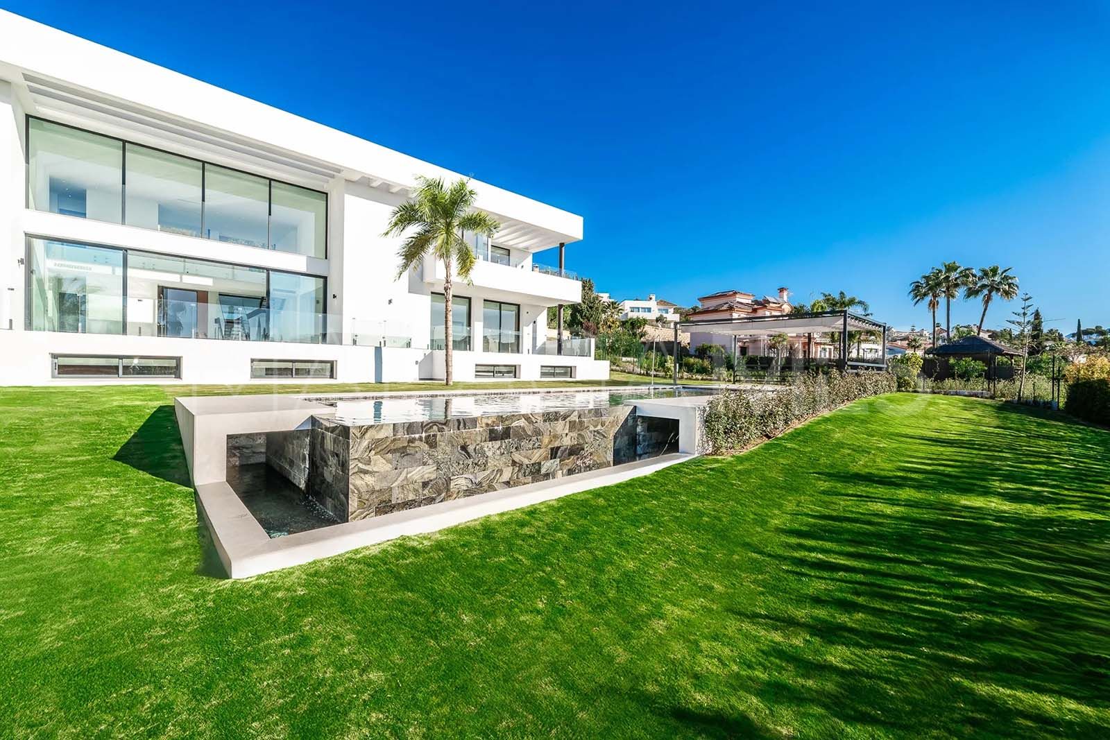 Villa for sale in Paraiso Alto