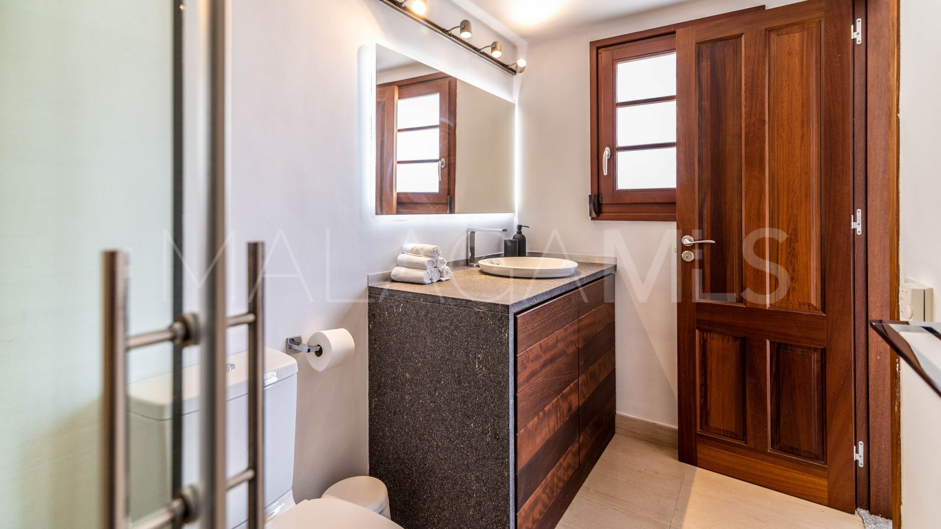 Villa for sale in Nueva Andalucia