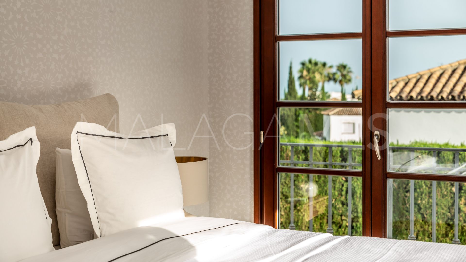 Villa for sale in Nueva Andalucia