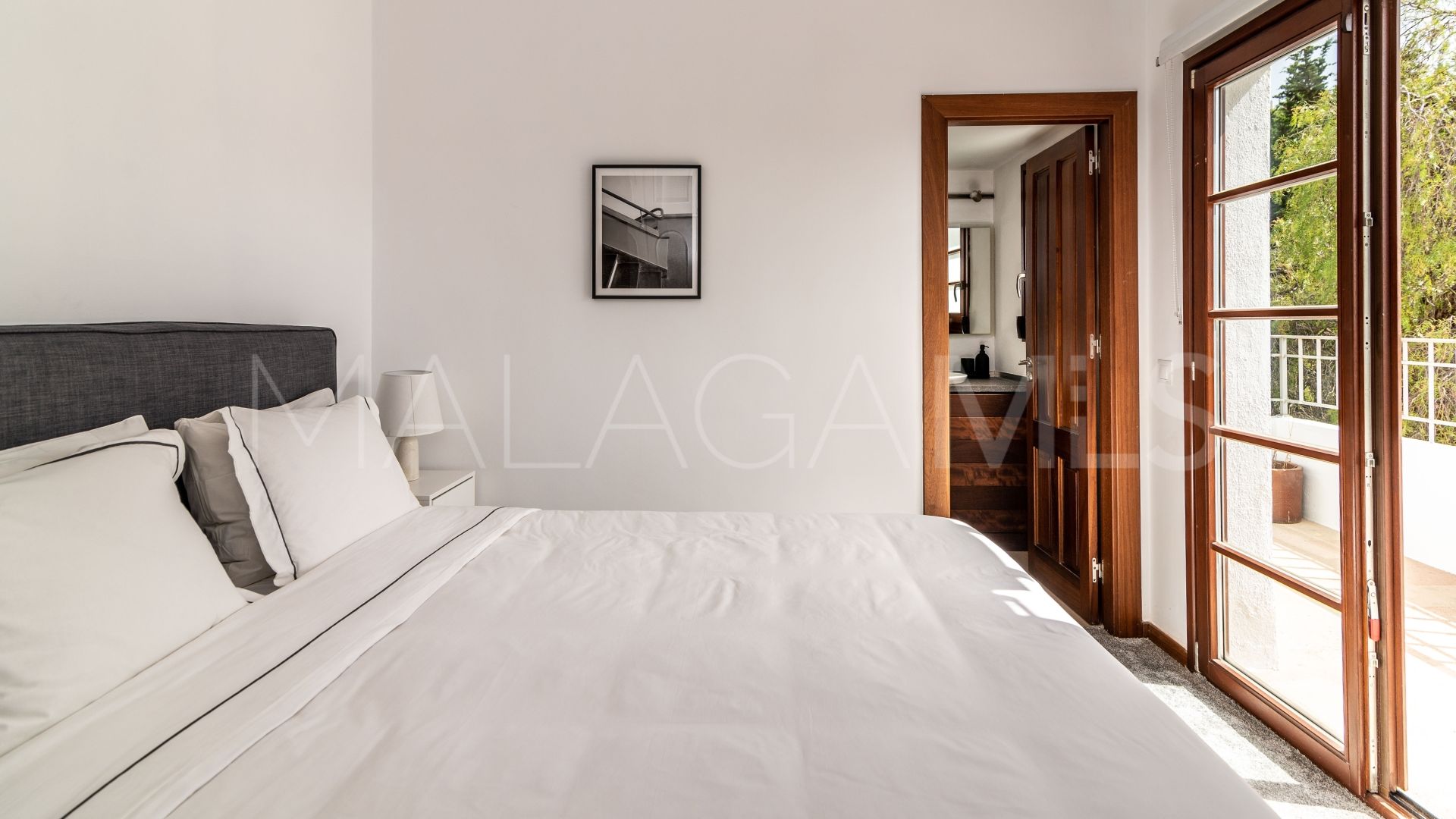 Villa for sale in Nueva Andalucia