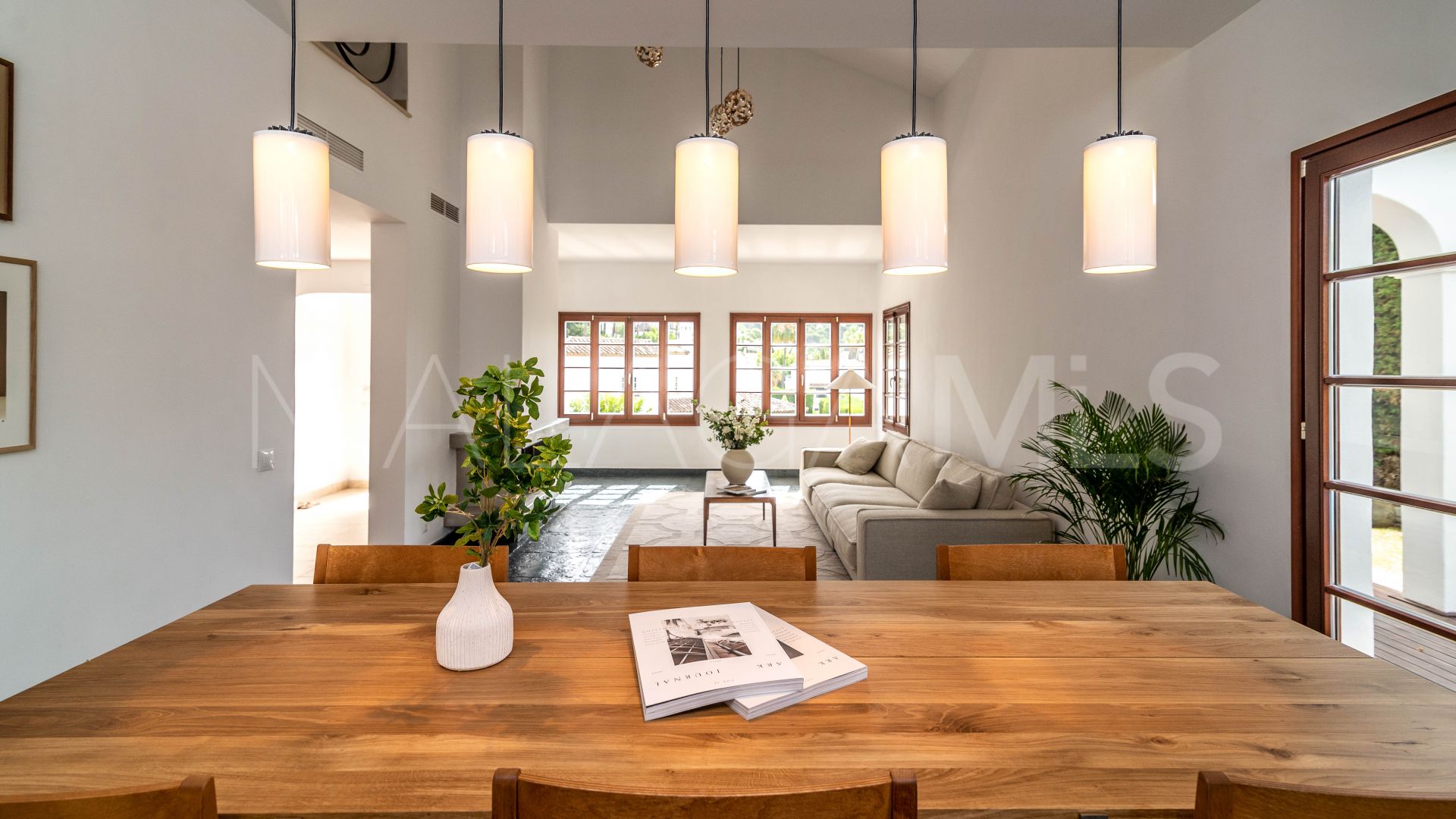 Villa for sale in Nueva Andalucia