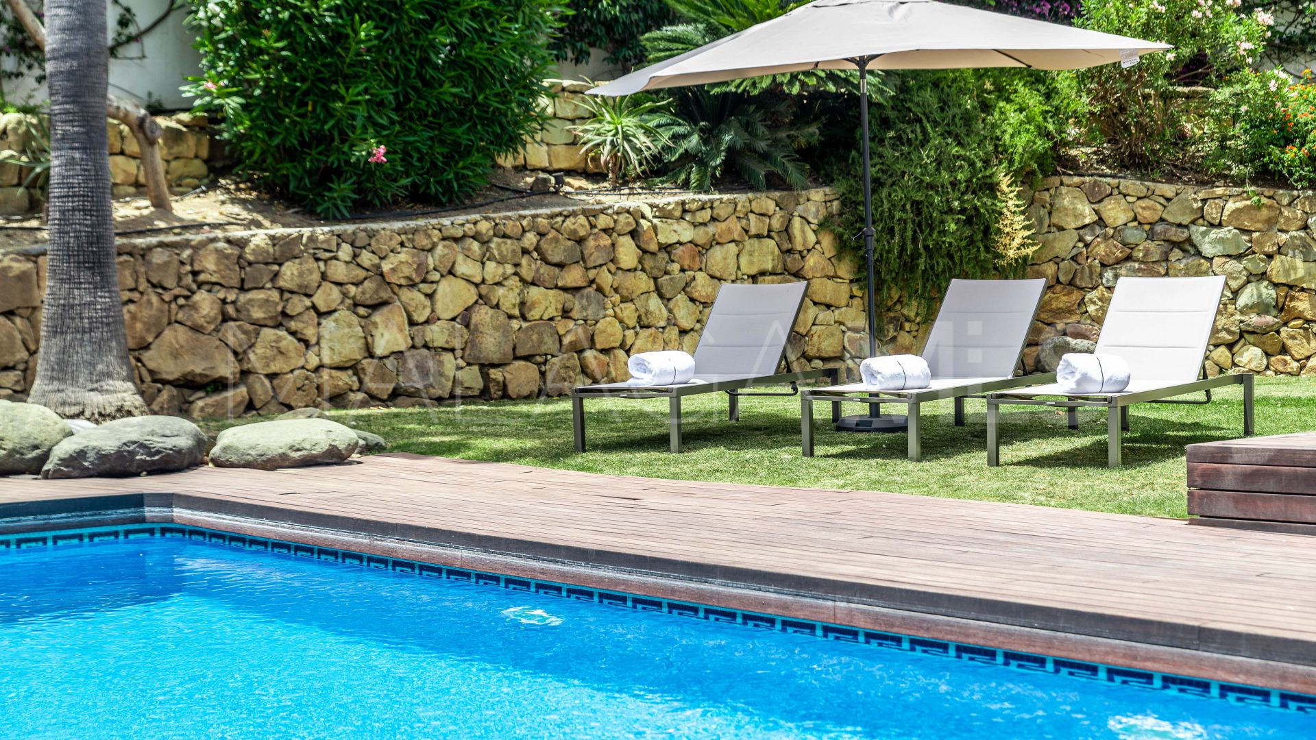 Villa for sale in Nueva Andalucia