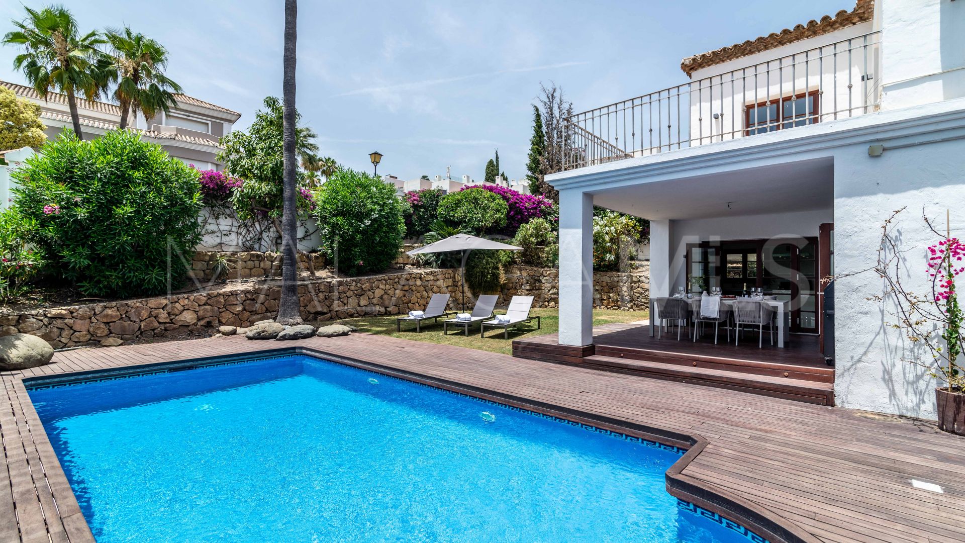 Villa for sale in Nueva Andalucia