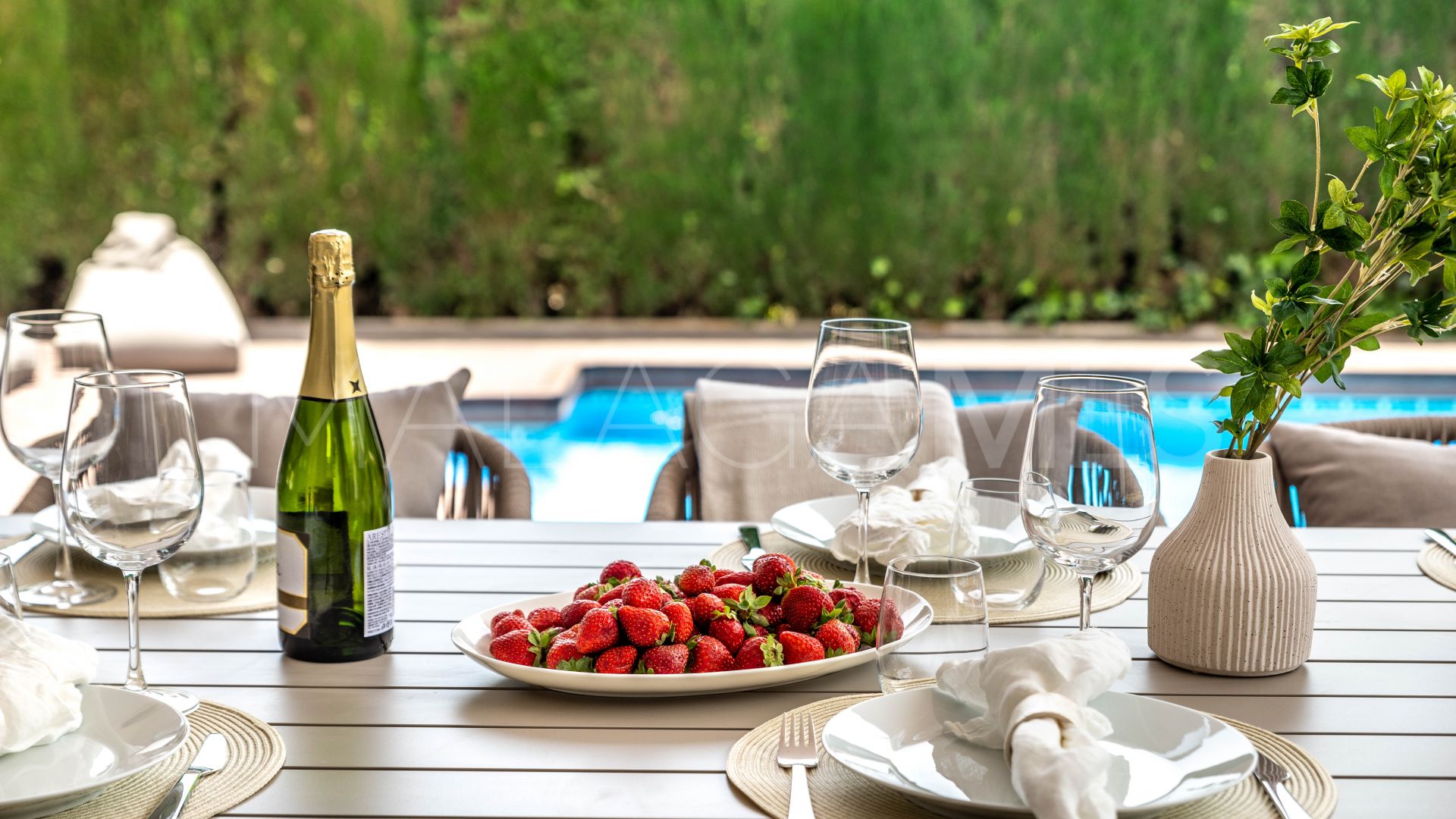 Villa for sale in Nueva Andalucia