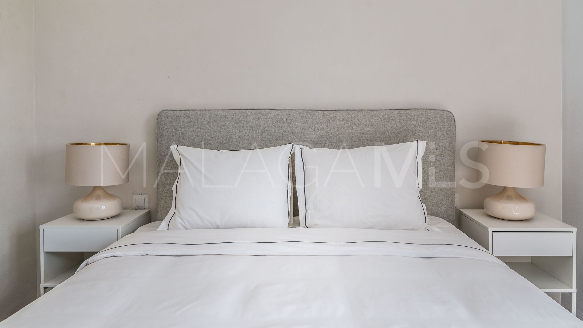 Villa for sale in Nueva Andalucia