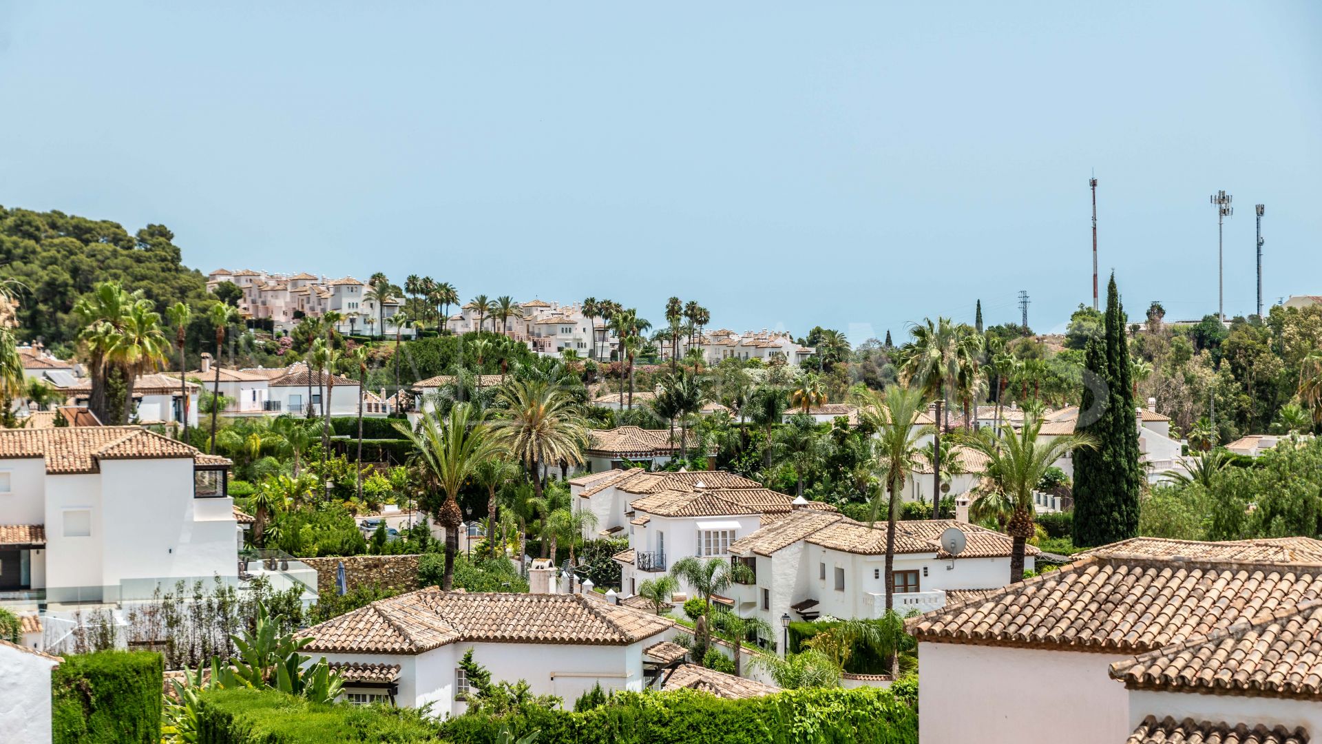 Villa for sale in Nueva Andalucia