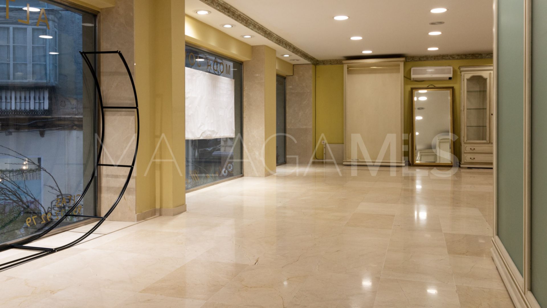 Commercial premises with 2 bedrooms for sale in Centro Histórico