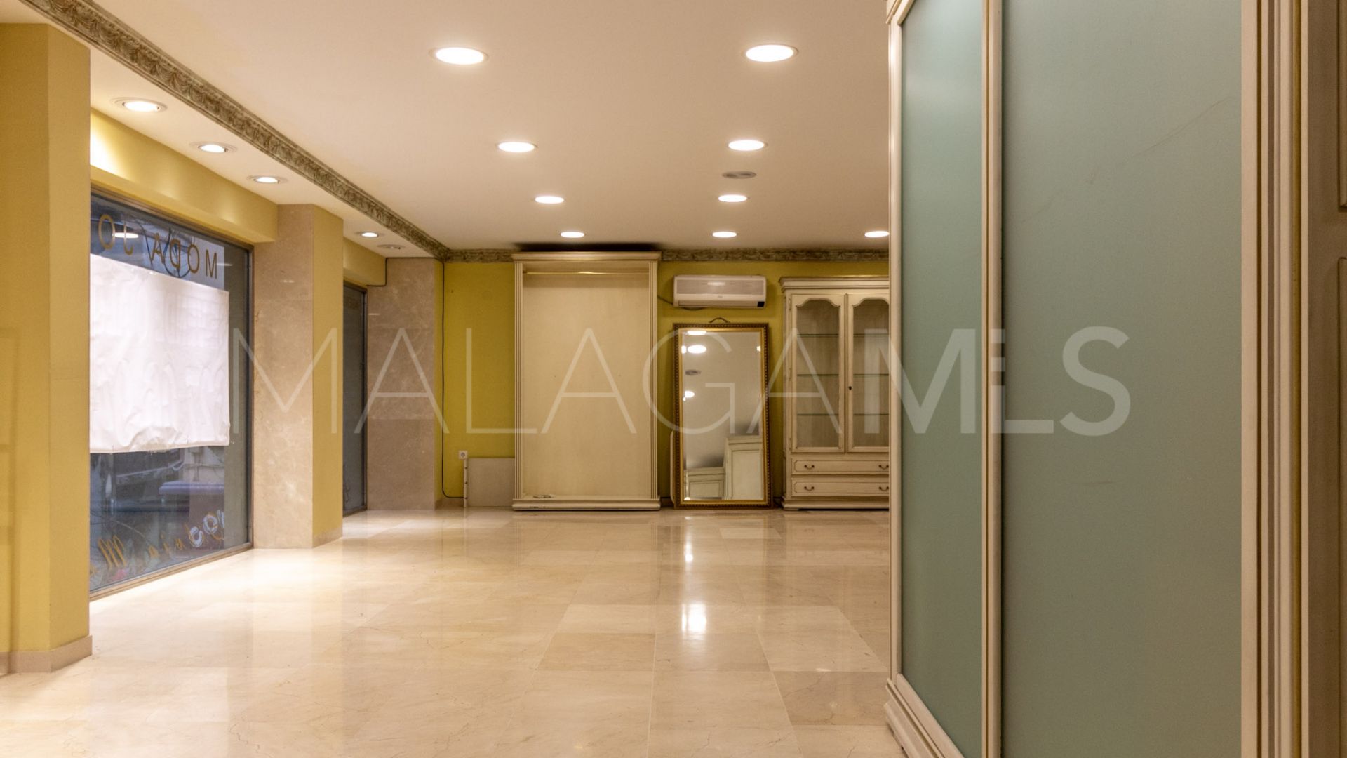 Commercial premises with 2 bedrooms for sale in Centro Histórico