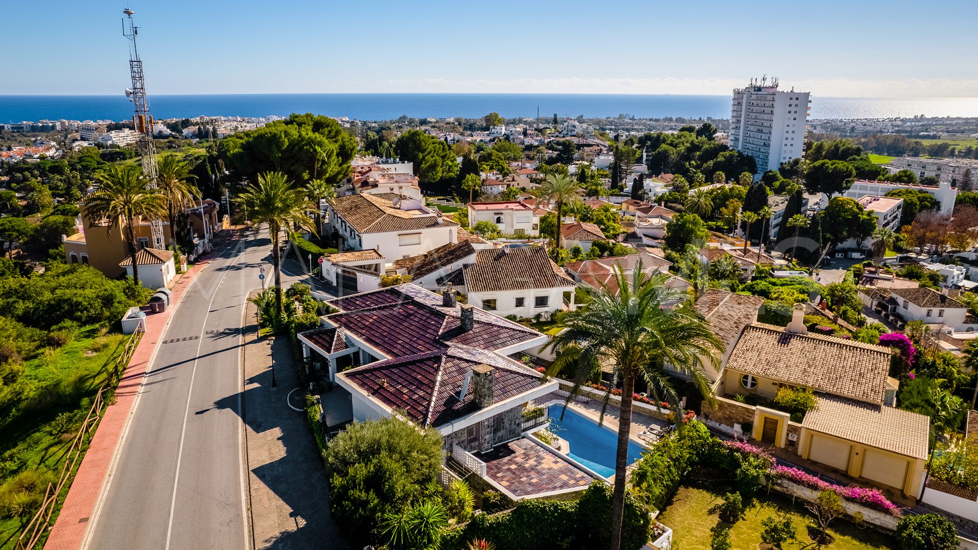 Villa for sale in Nueva Andalucia