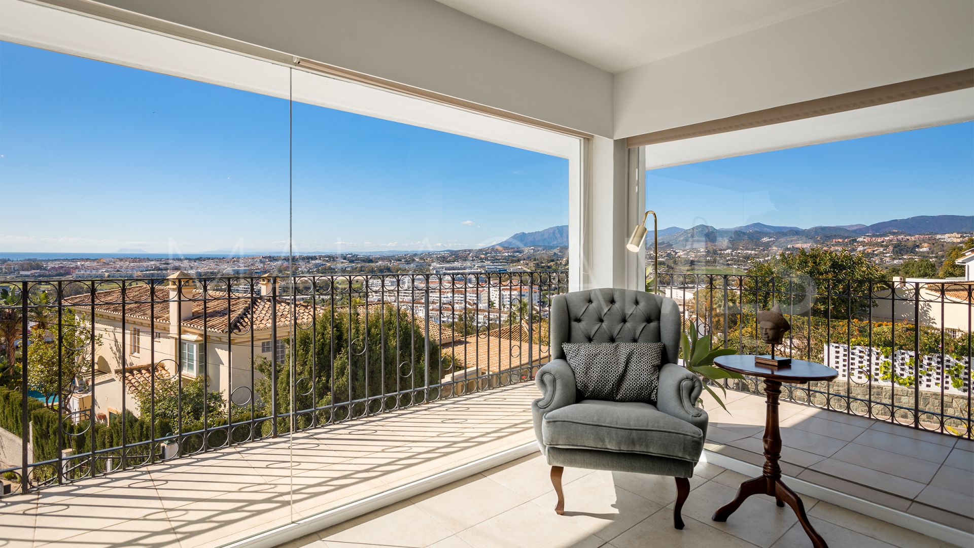 Villa for sale in Nueva Andalucia