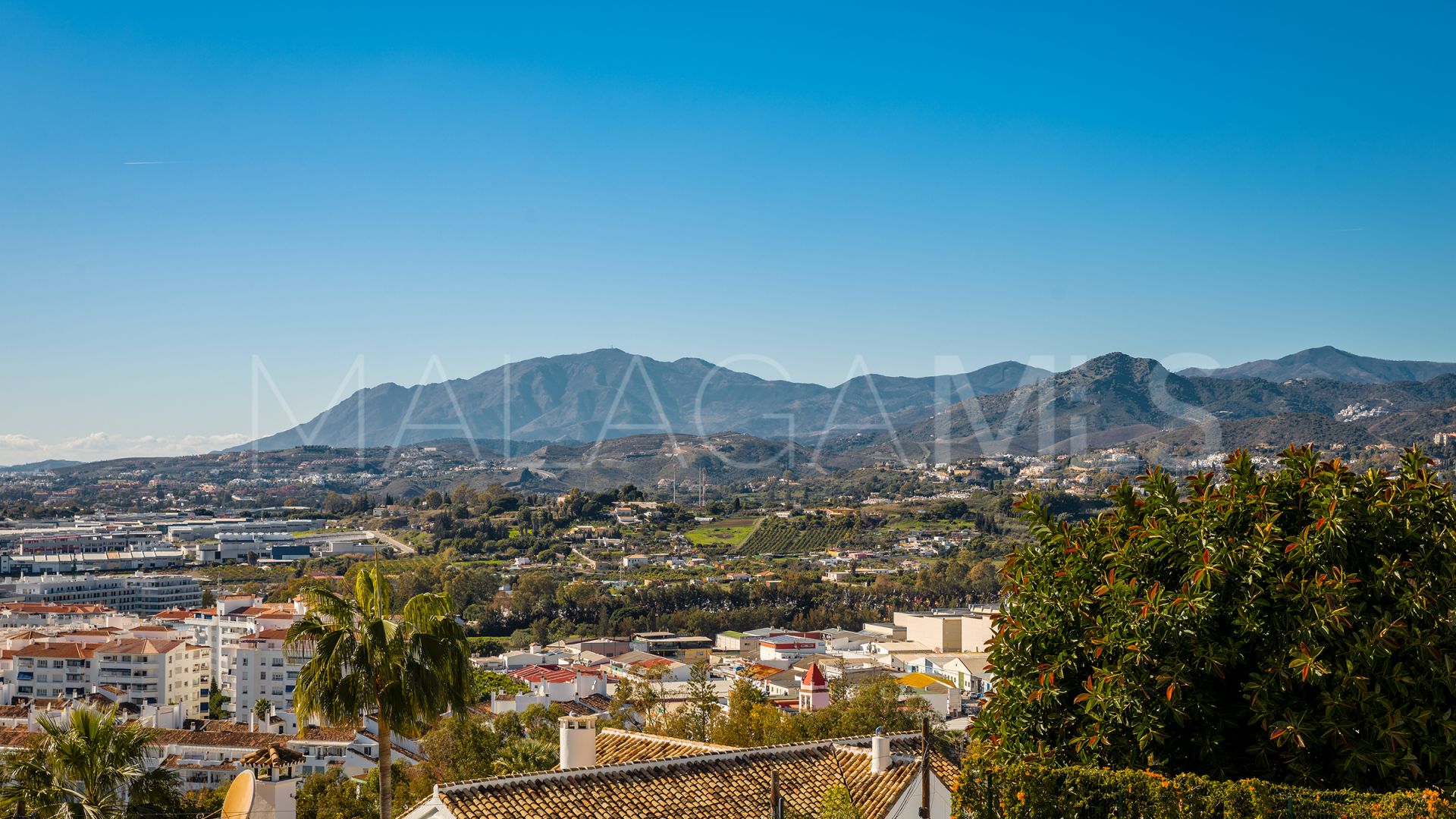 Villa for sale in Nueva Andalucia