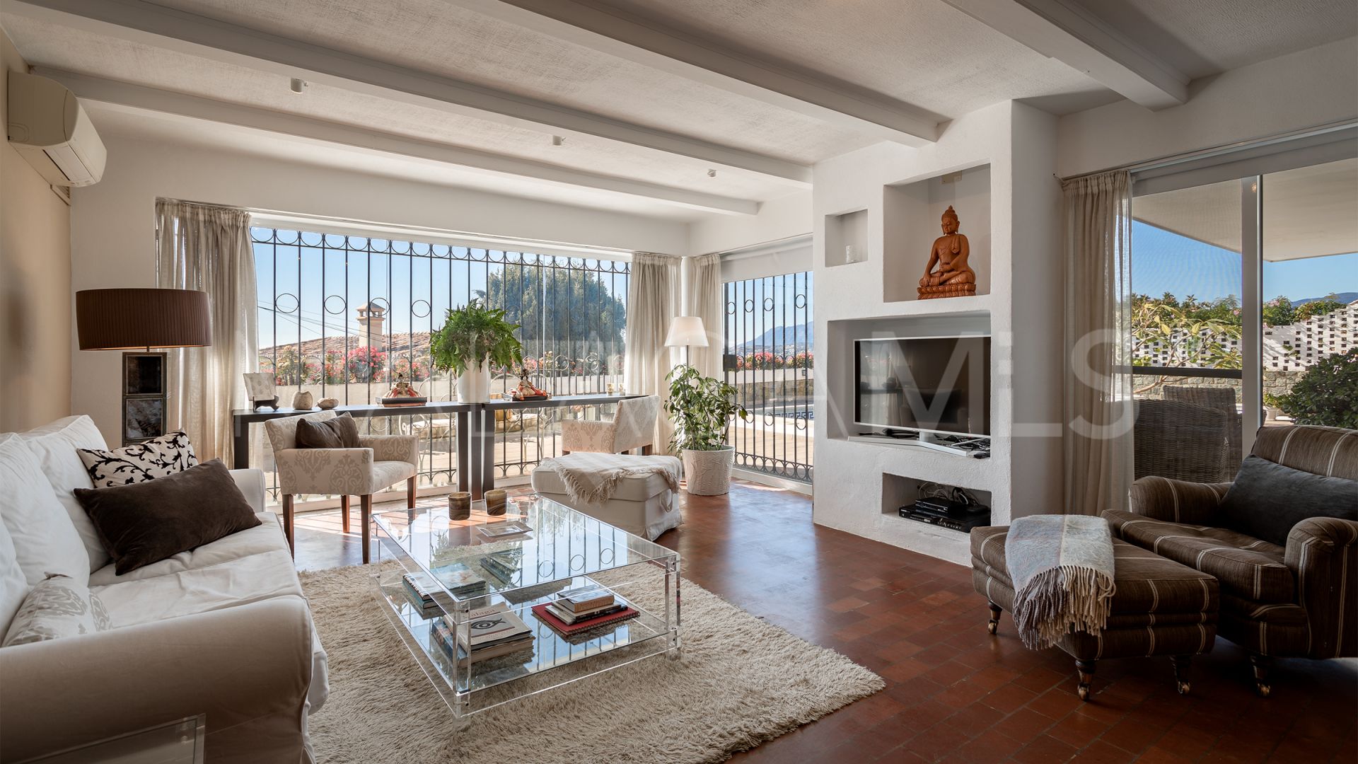 Villa for sale in Nueva Andalucia