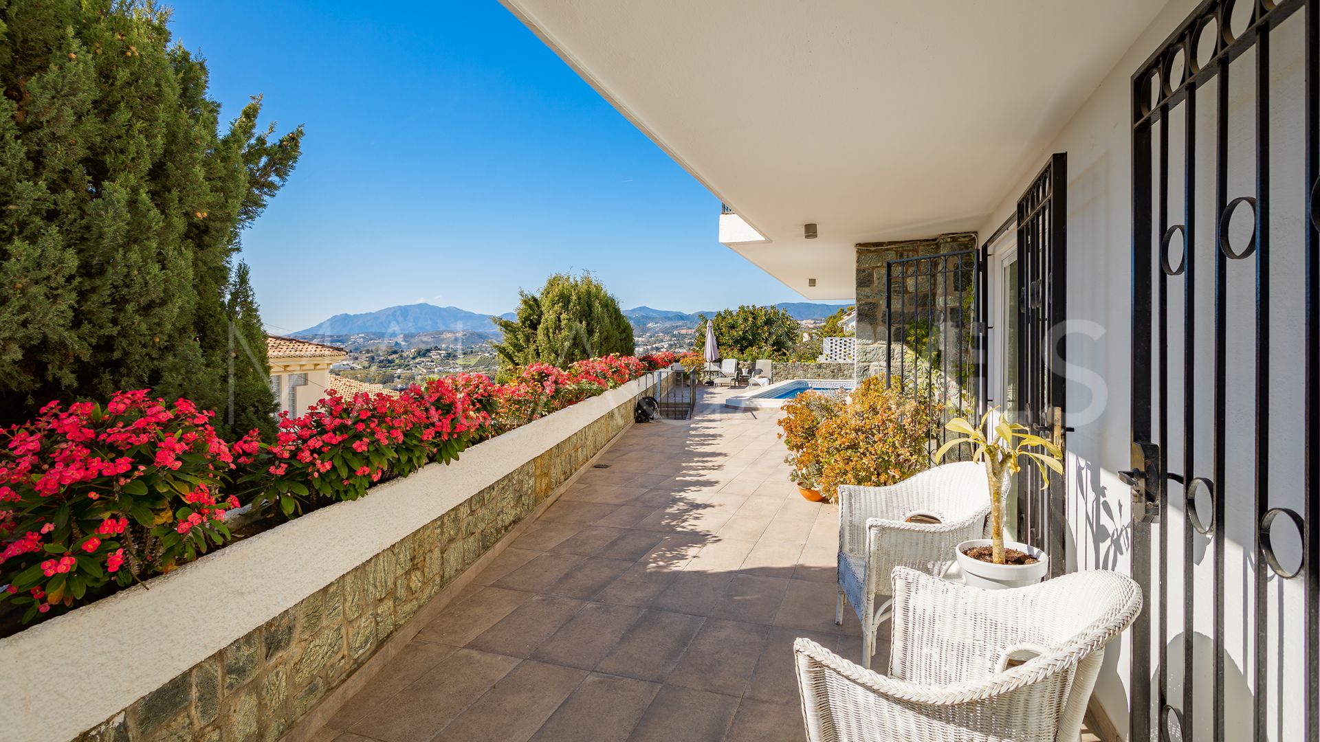 Villa for sale in Nueva Andalucia