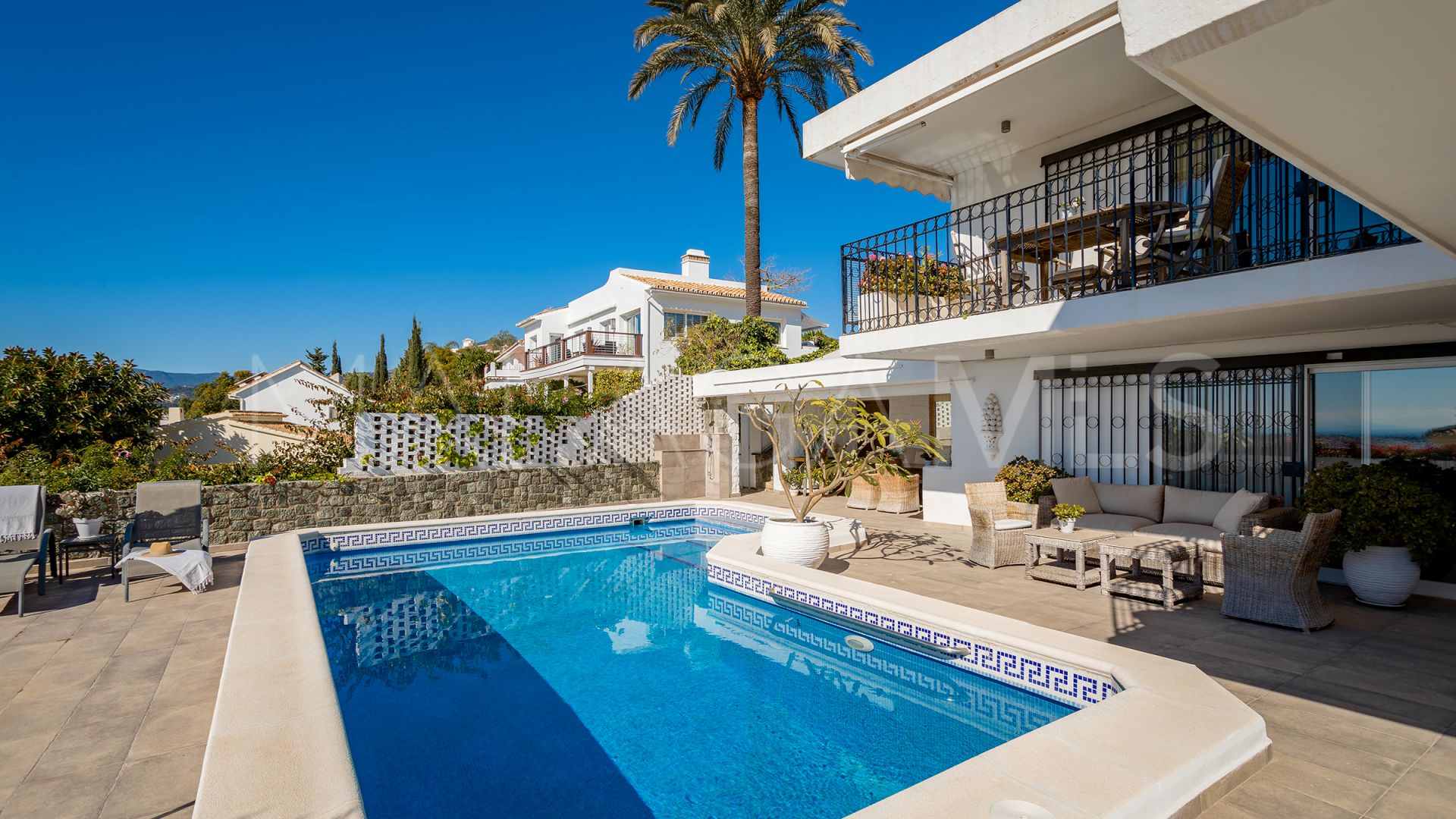 Villa for sale in Nueva Andalucia