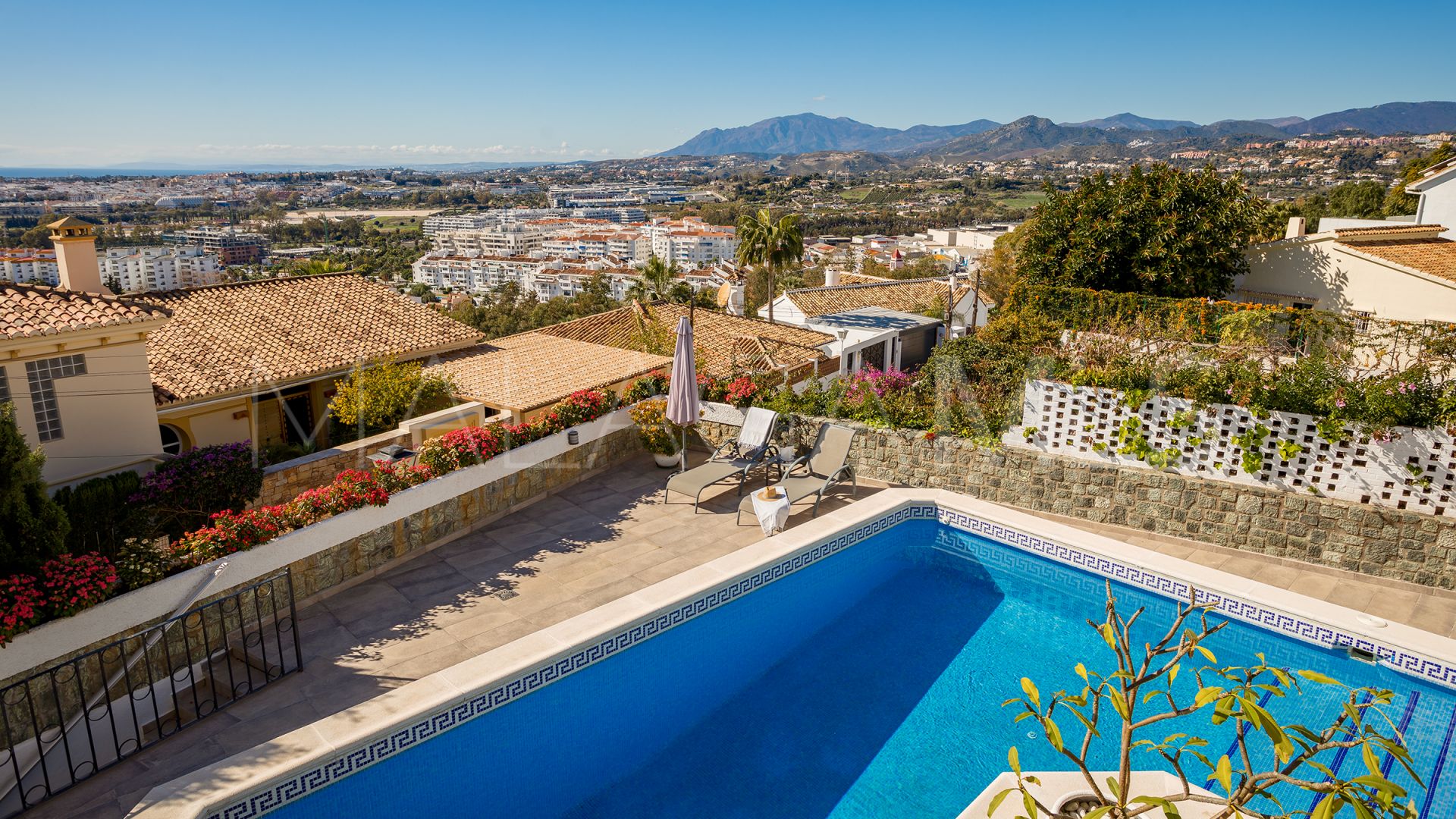 Villa for sale in Nueva Andalucia