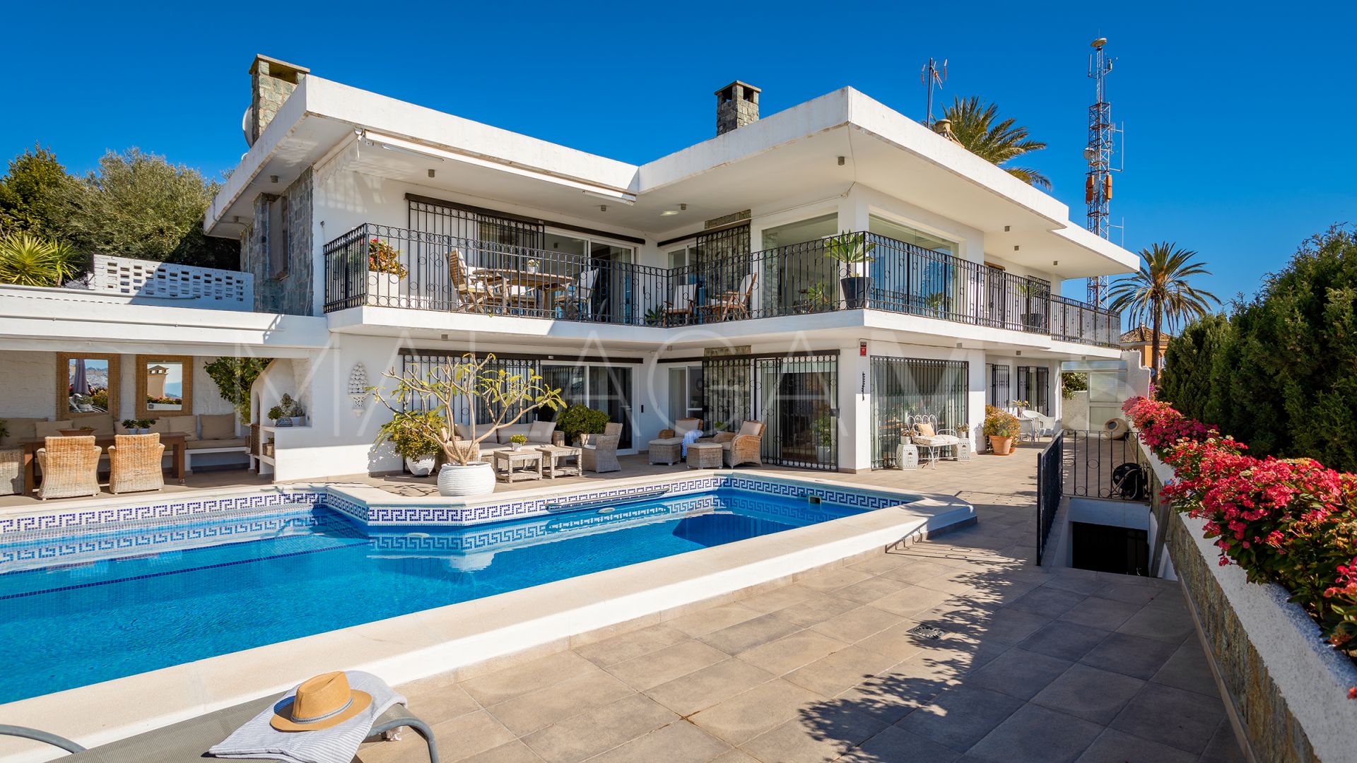 Villa for sale in Nueva Andalucia