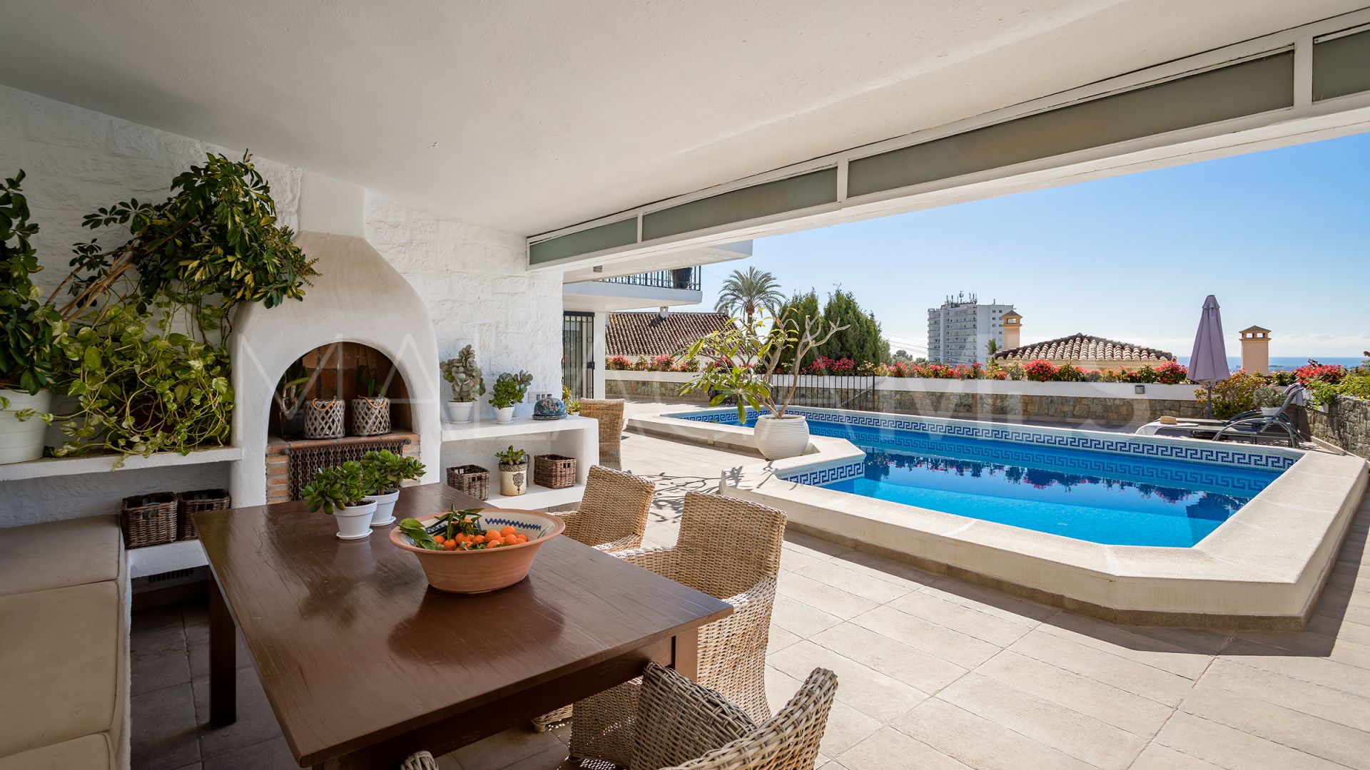 Villa for sale in Nueva Andalucia