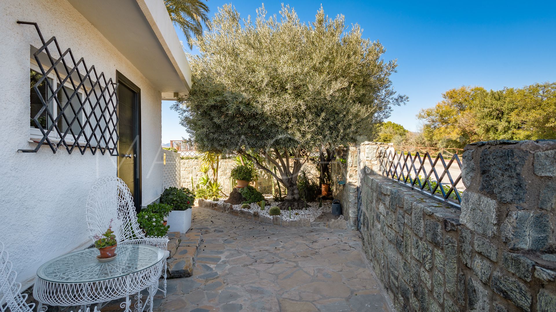 Villa for sale in Nueva Andalucia