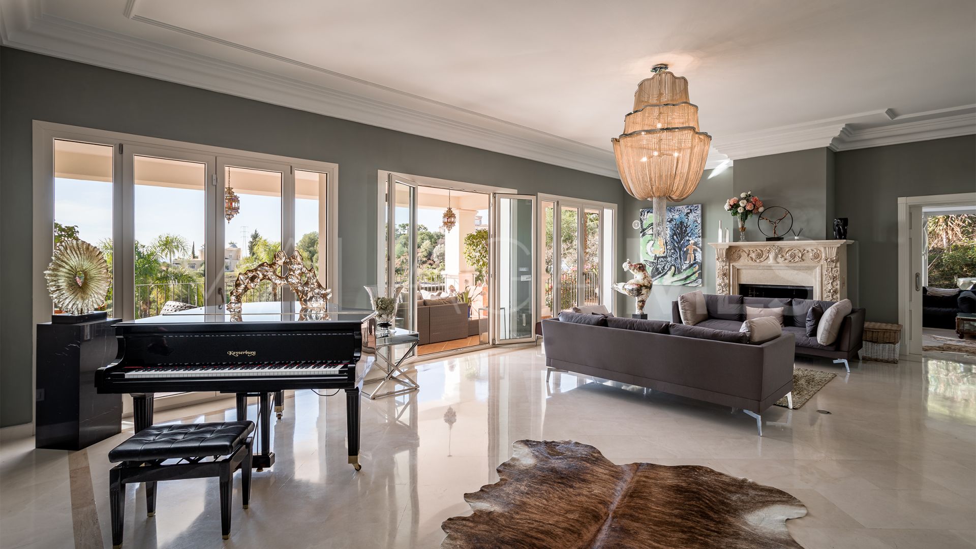 Villa for sale in Marbella Hill Club