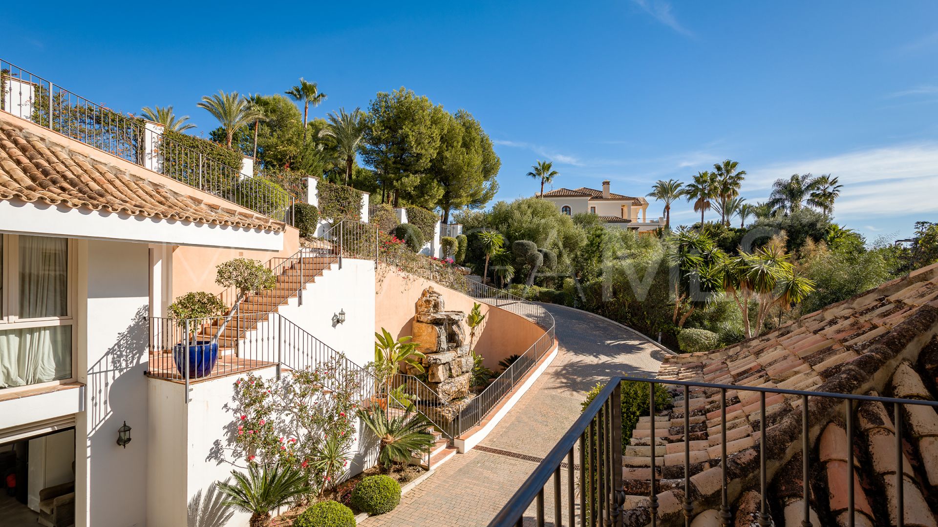 Villa for sale in Marbella Hill Club
