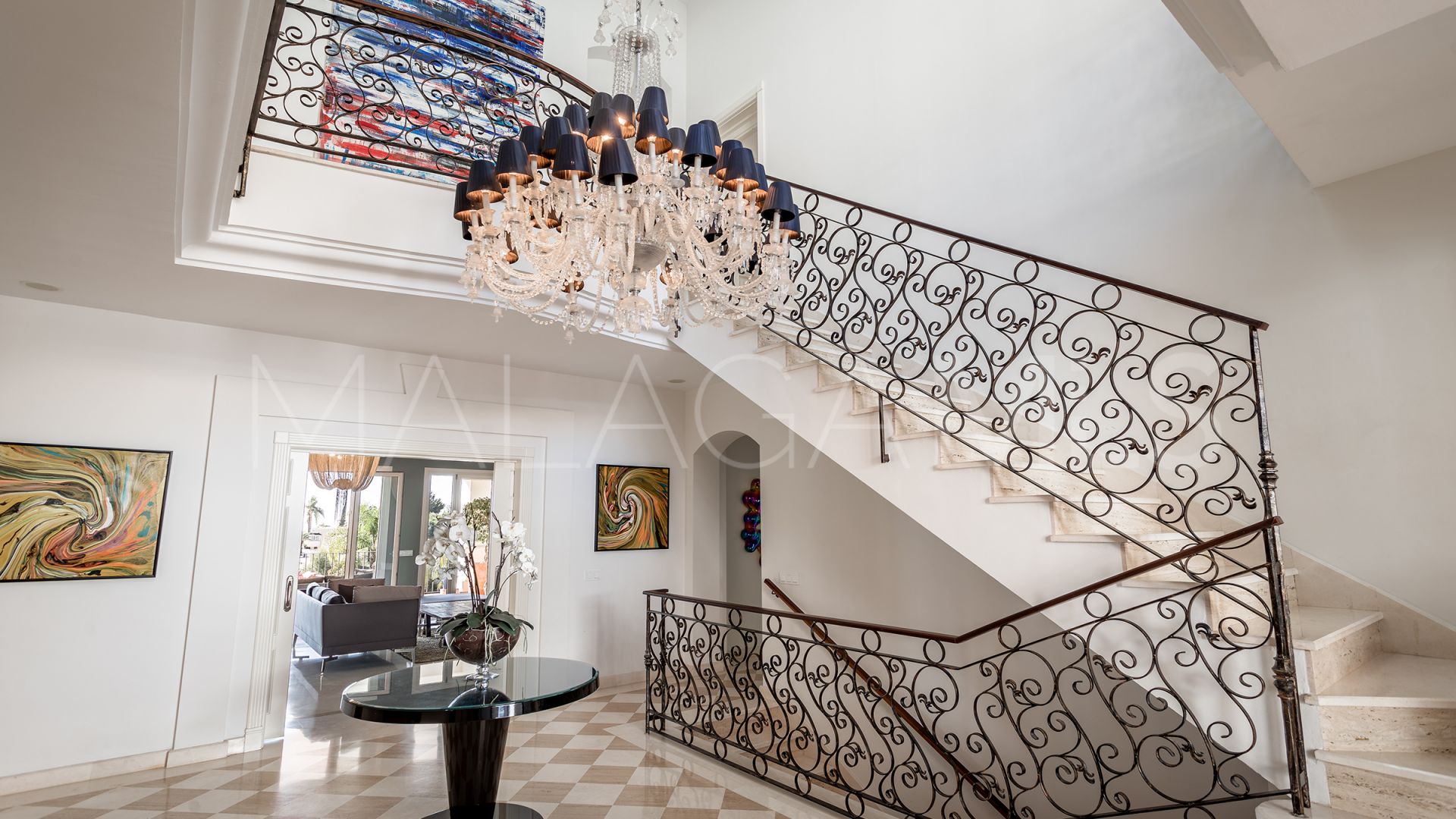 Villa for sale in Marbella Hill Club
