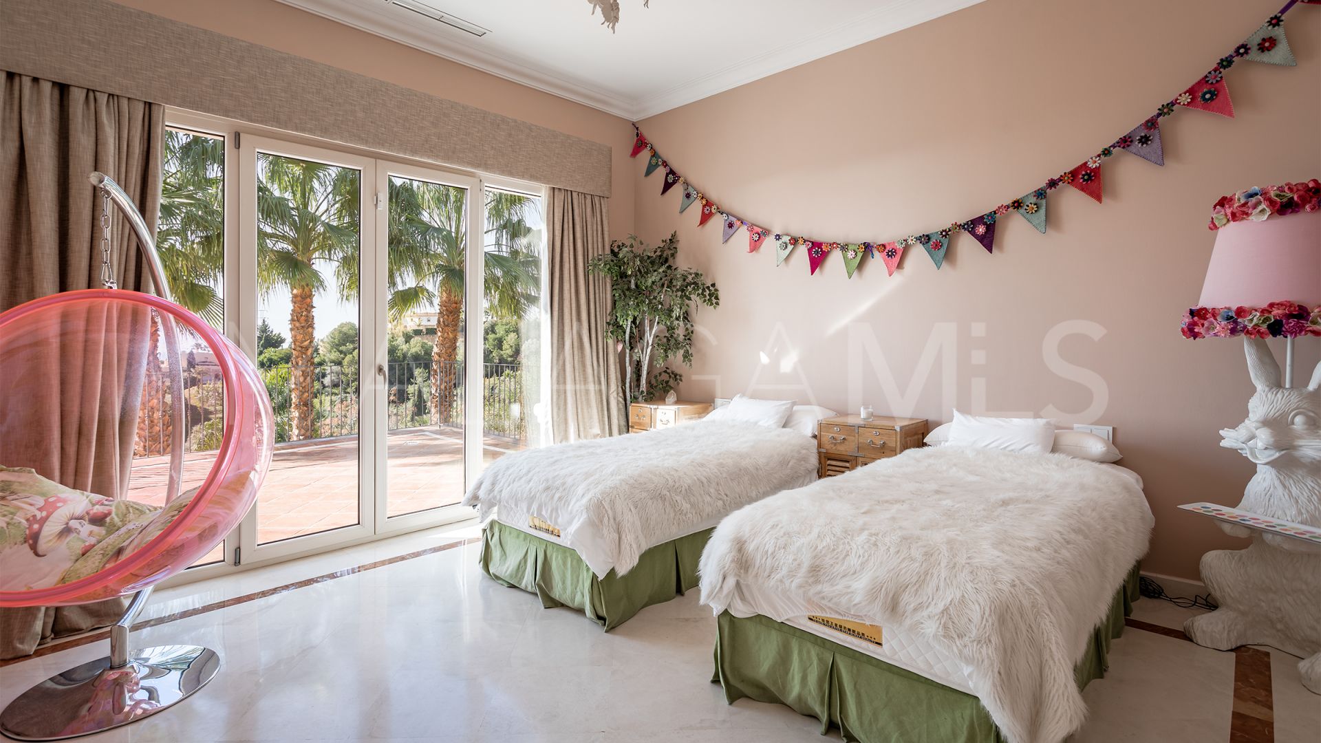 Villa for sale in Marbella Hill Club