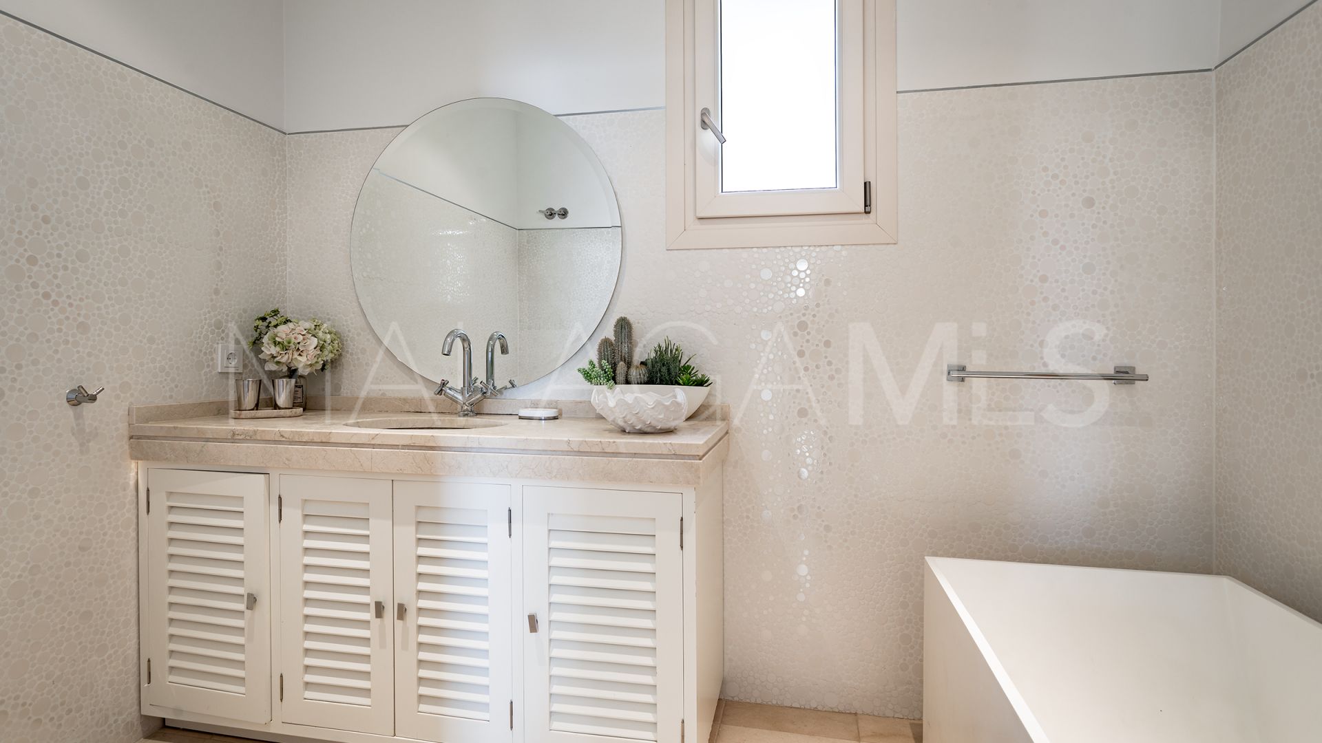 Villa for sale in Marbella Hill Club