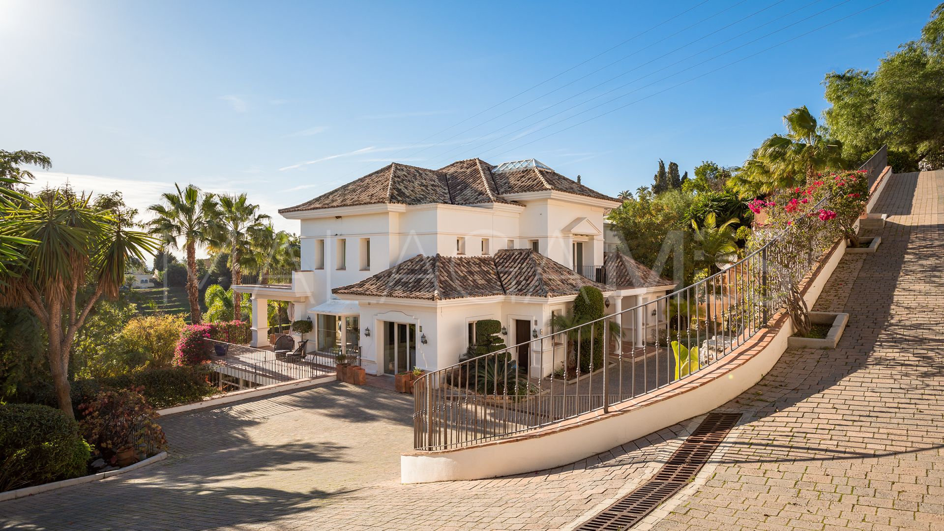 Villa for sale in Marbella Hill Club