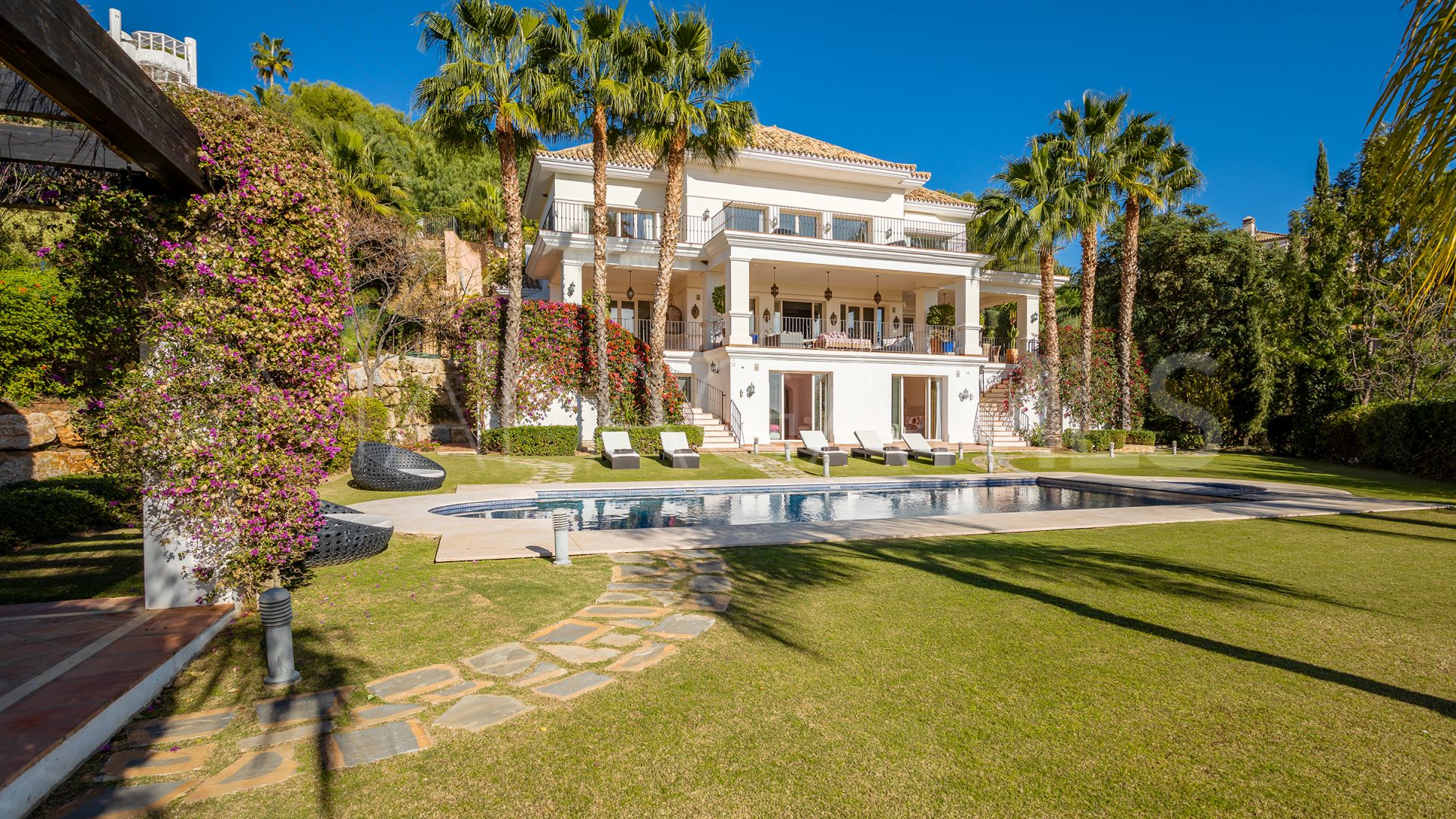 Villa for sale in Marbella Hill Club