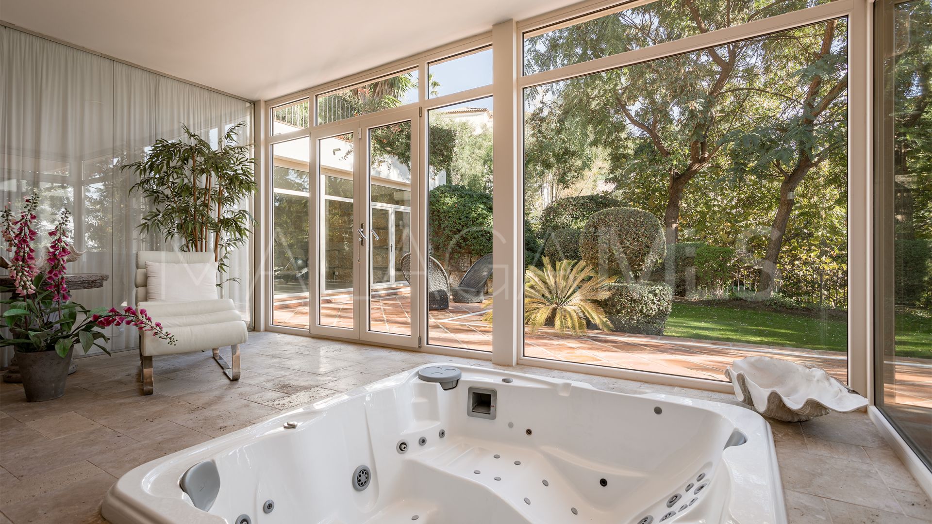 Villa for sale in Marbella Hill Club