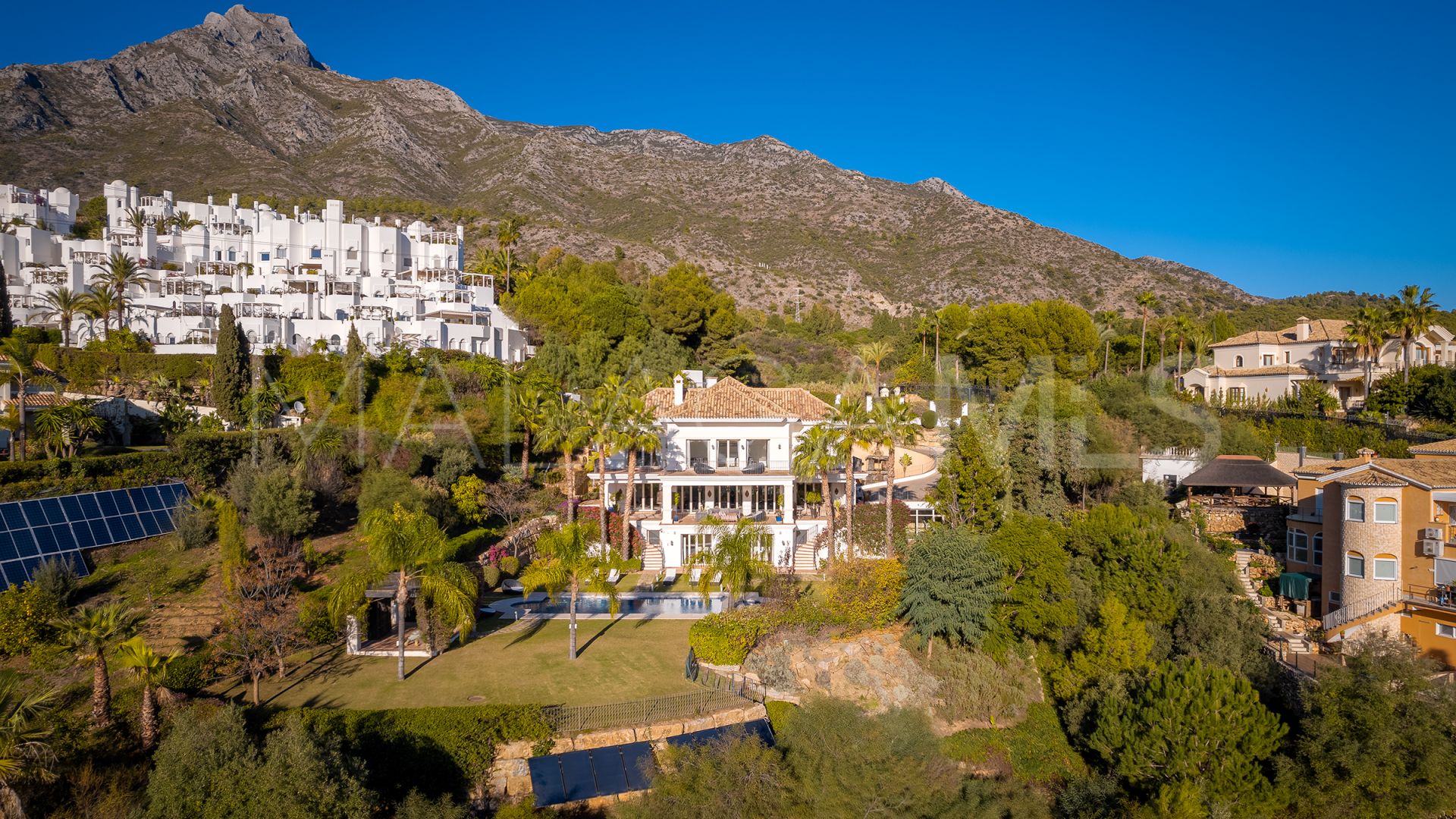 Villa for sale in Marbella Hill Club