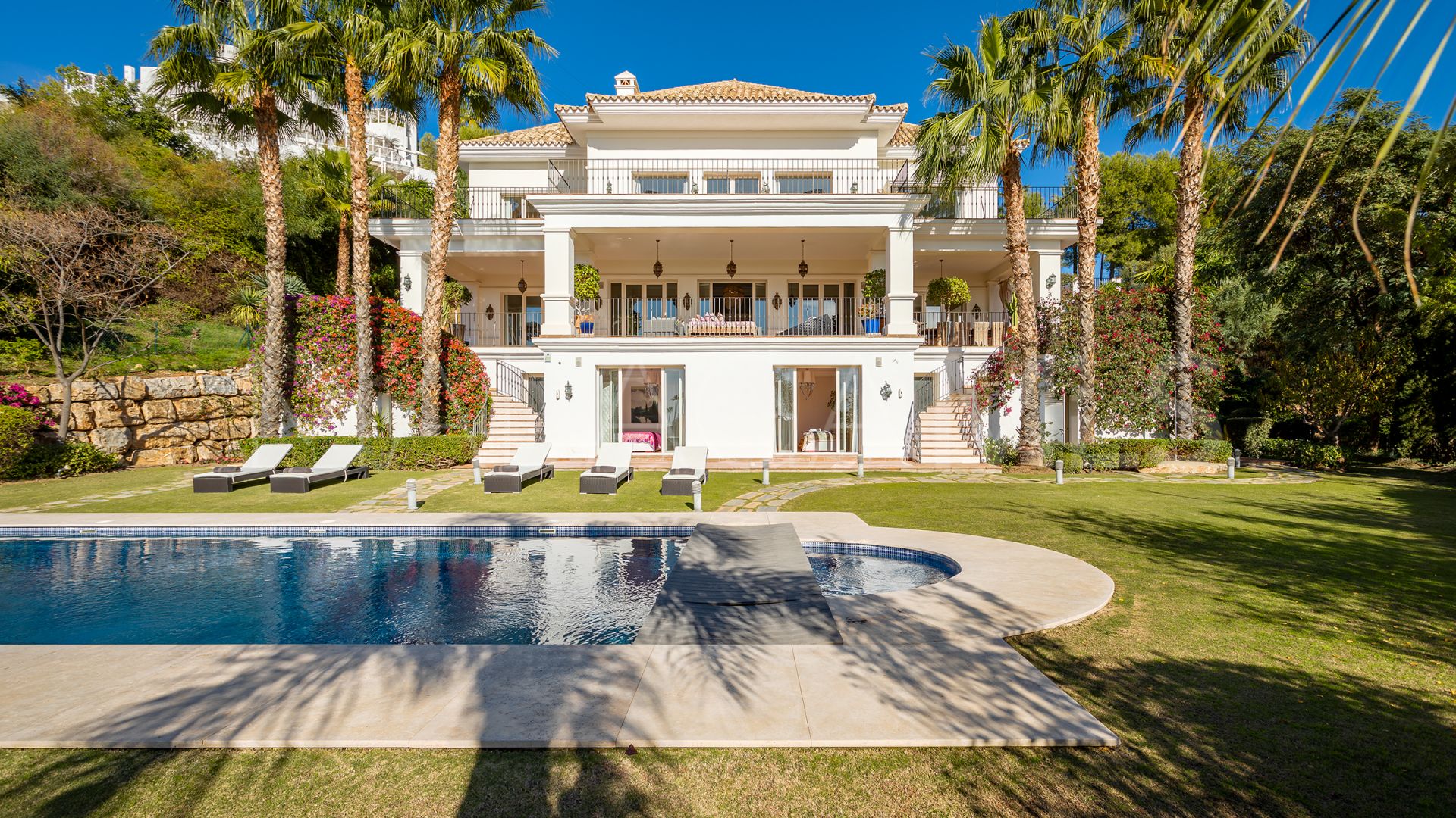 Villa for sale in Marbella Hill Club