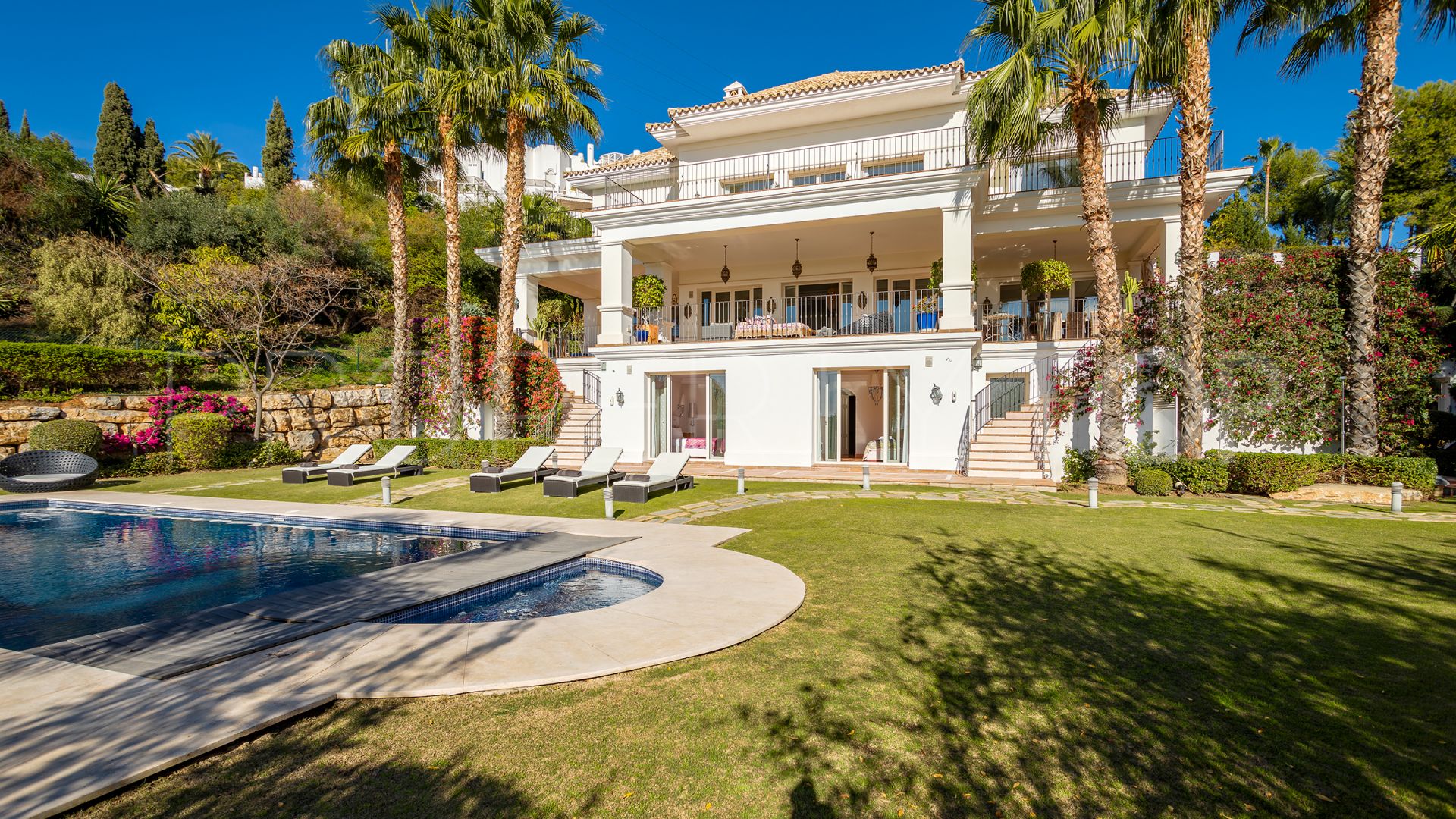 For sale villa in Marbella Hill Club with 7 bedrooms