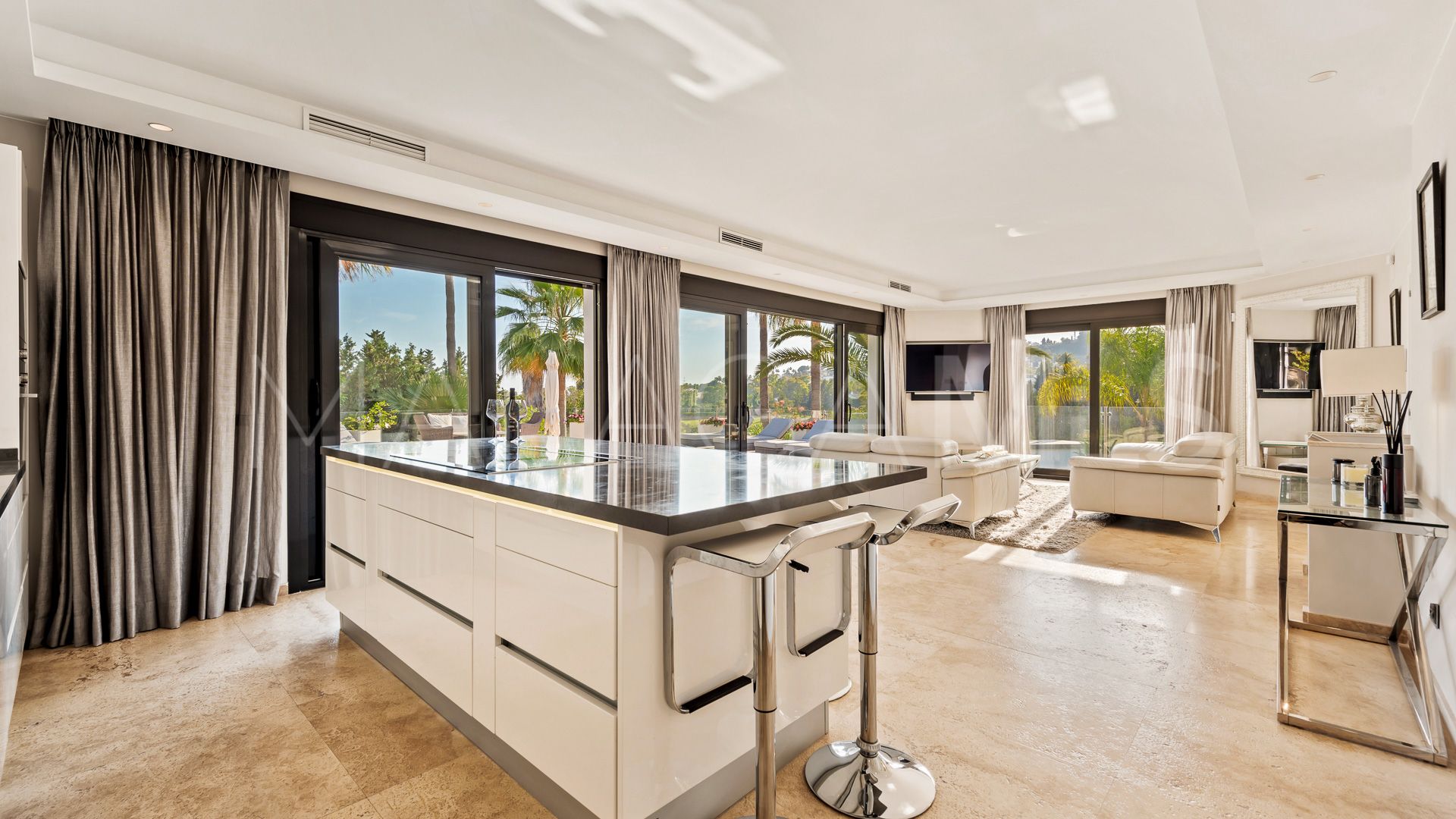 Villa for sale in Los Naranjos de Marbella